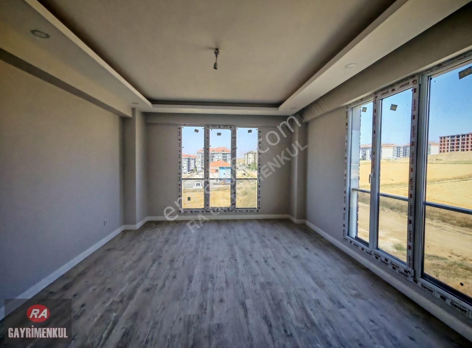 Silivri Yeni Mh. Site İçi Sıfır Ara Kat 3+1