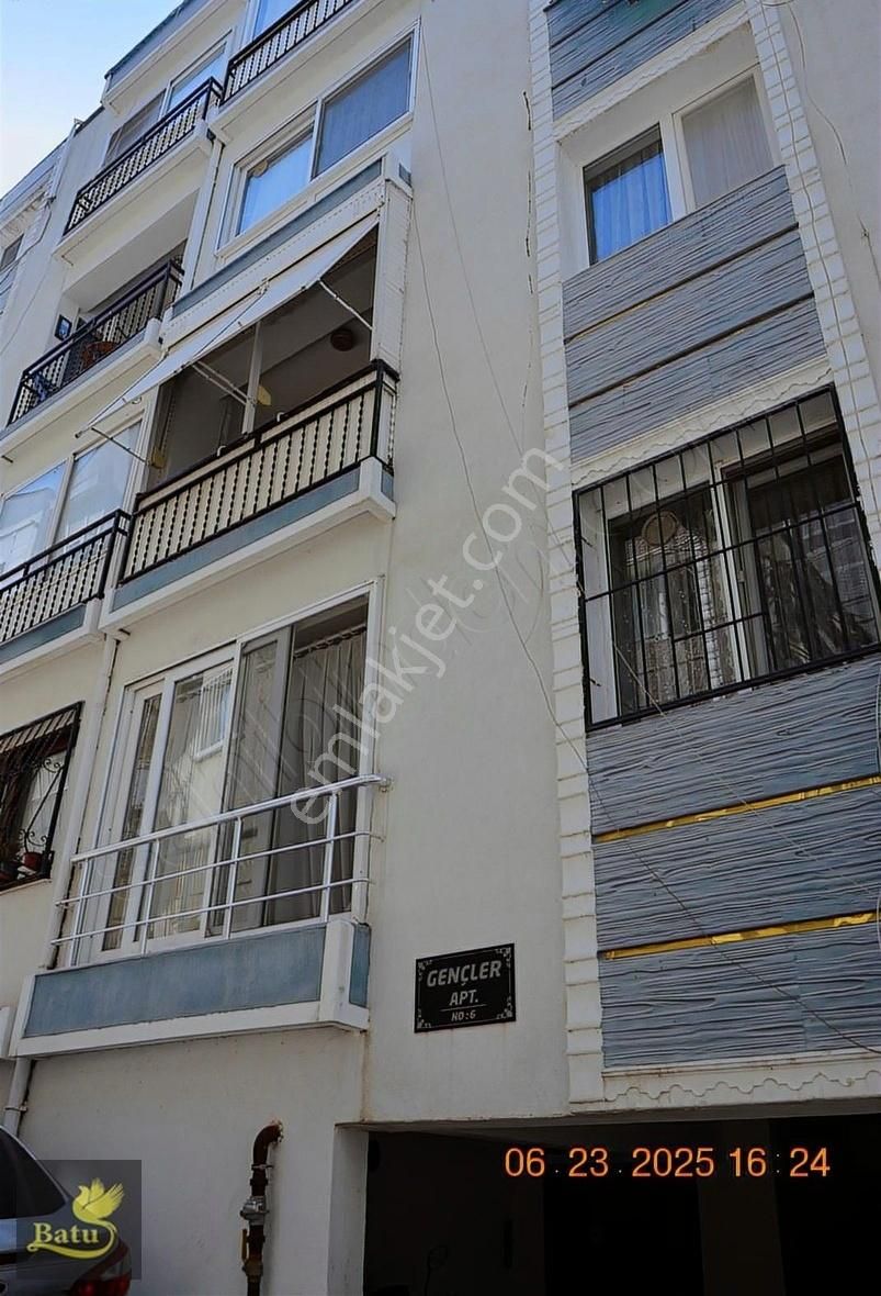 Göztepe 2+1 90 M2 Bakımlı Arakat Satılık Daire