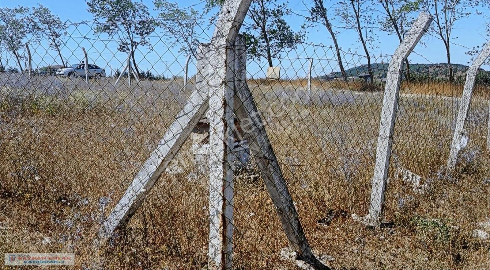 Bayhan Gayrimenkul'den Acil Satılık 300m2 Arsa