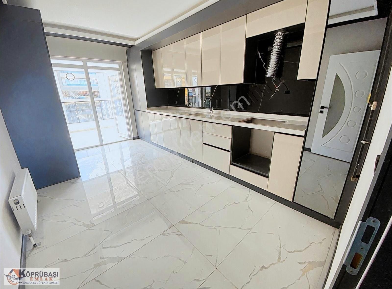 Köprübaşı Emlaktan Atatürk Mah 4+1 Arakat Daire 5,500,000 Tl