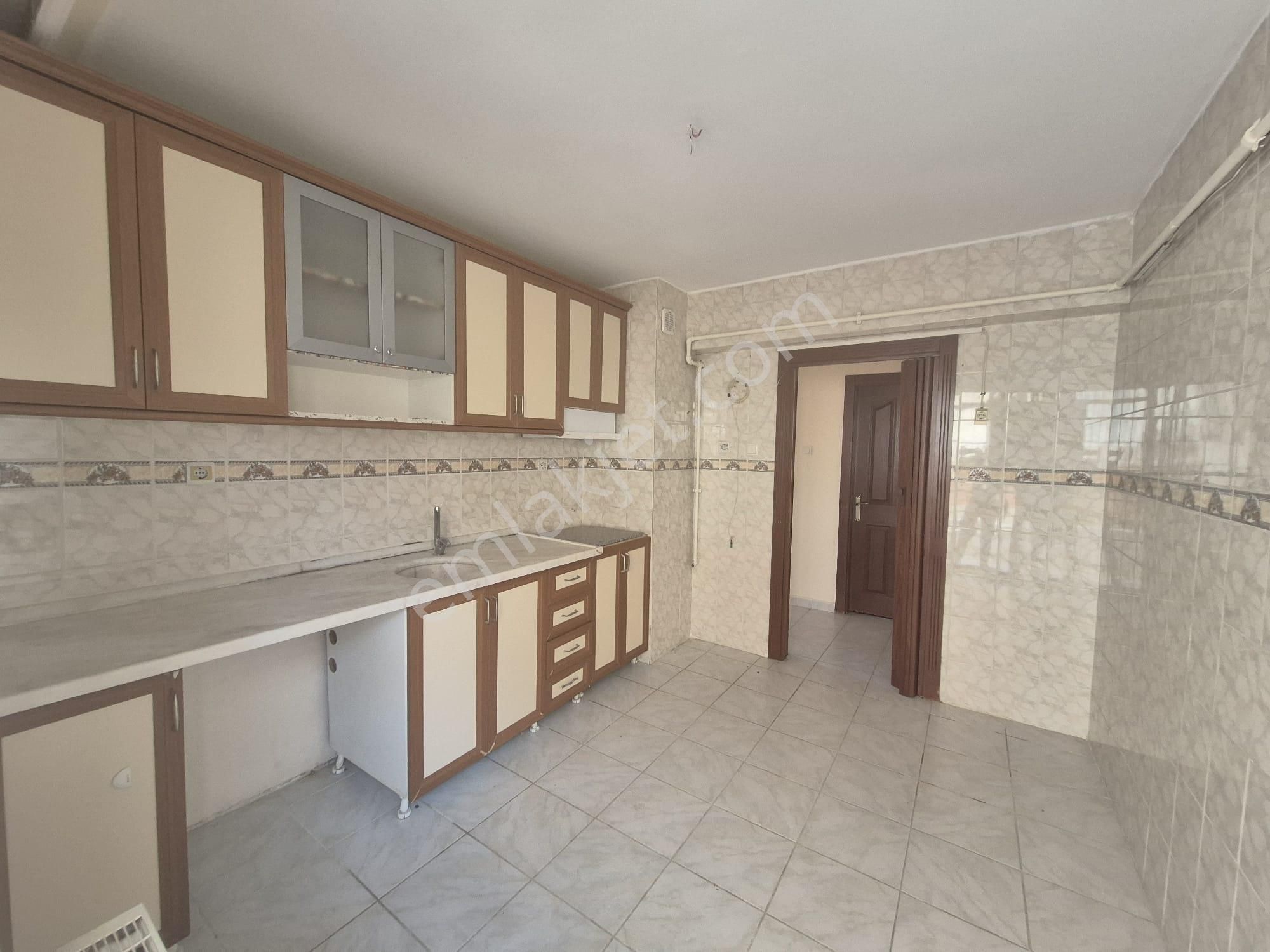 Esertepe Şinasi Okulu Yakını Merkez Ara Kat 3 Cephe 2 Balkon K 3+1
