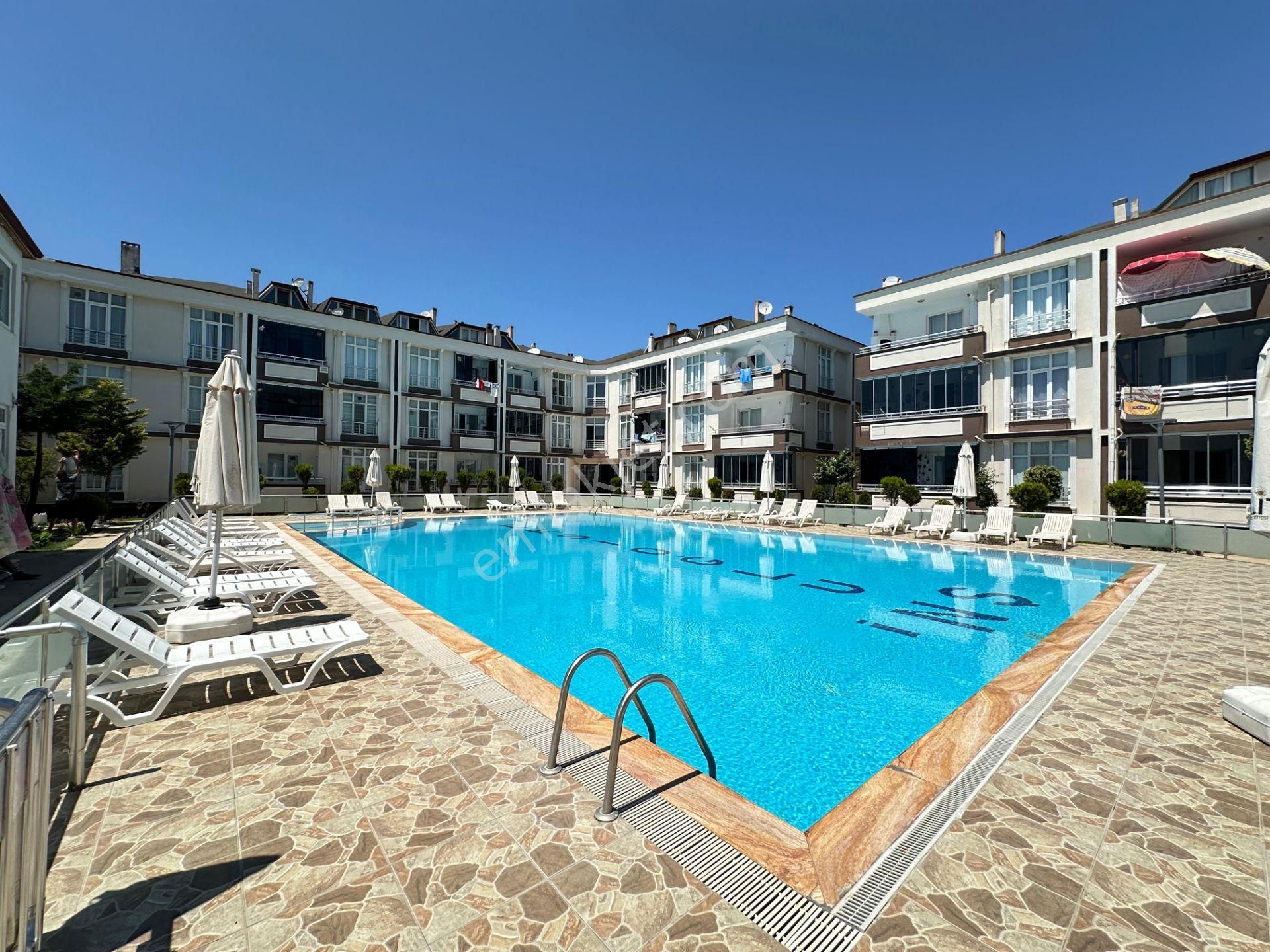 Karasu'da Havuzlu Sitede Yüksek Giriş 1+1 60 M2 Yazlık