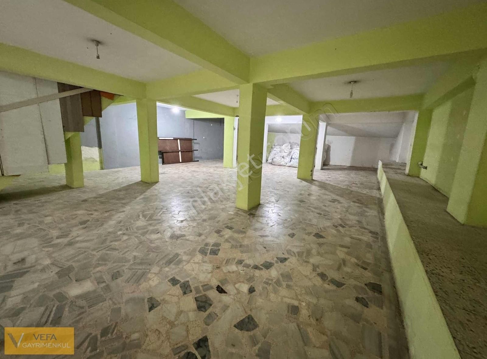 Vefa Gayrimenkulden A.gazi Mah.de 200 M2 Düz Giriş Kiralık Depo