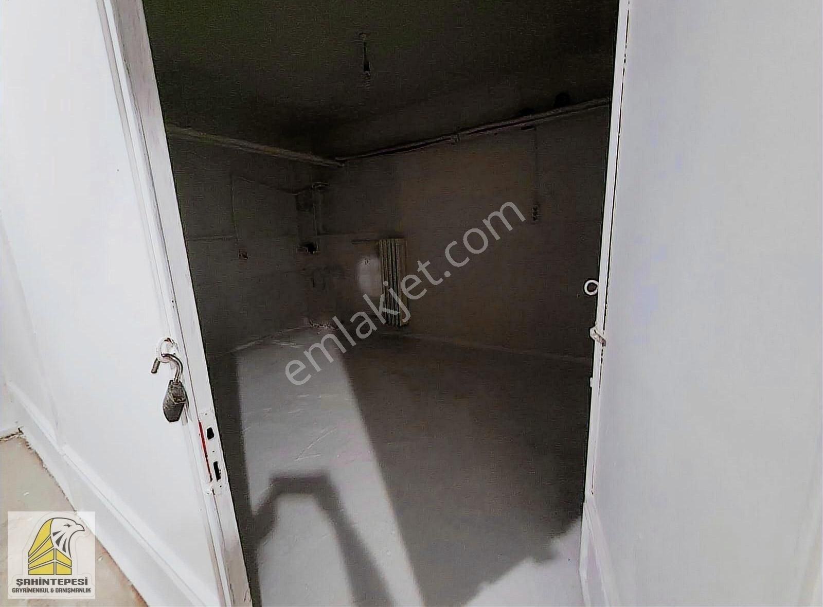Şahintepesin'den Hamamyolu As Pasajı'nda25m2 Kiralık Depo