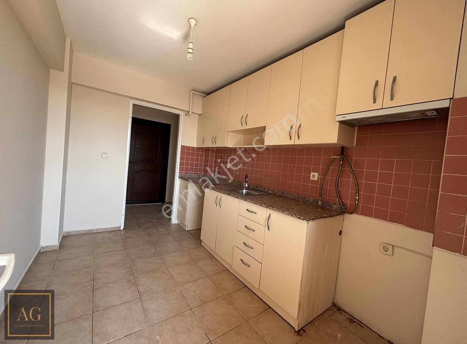 İzmir Karşıyaka Örnekköy Site İçerisinde Kiralık 3+1
