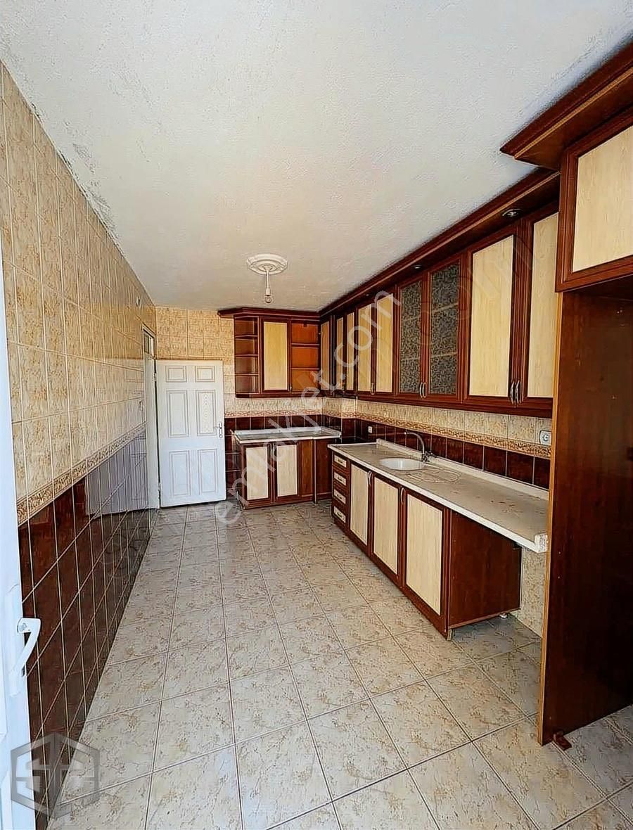 İzmir Selçuk Cumhuriyet Mahallesinde Geniş, Yatırımlık 3+1 - Görsel 4