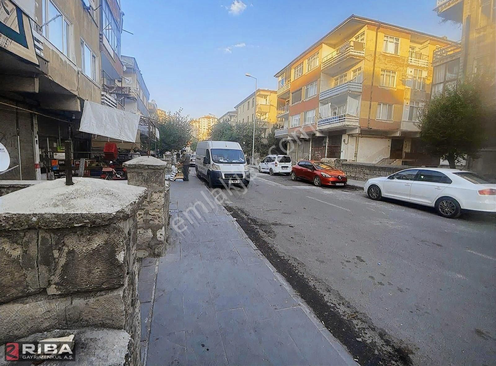Kılıçarslan Mahallesi'nde İçi Yapılı 3 + 1 Satılık Bodrum Daire