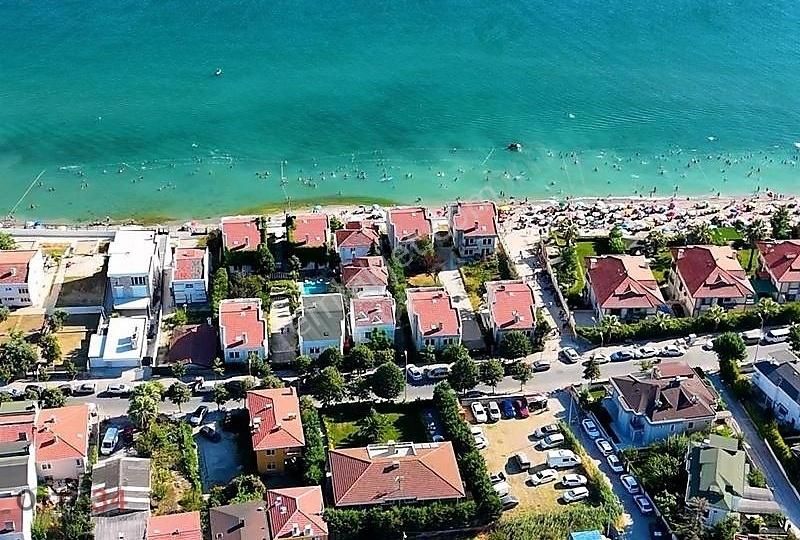 Güzelcede 884 M² Arsa İçinde Plaja 80m, Komple İkiz Villa