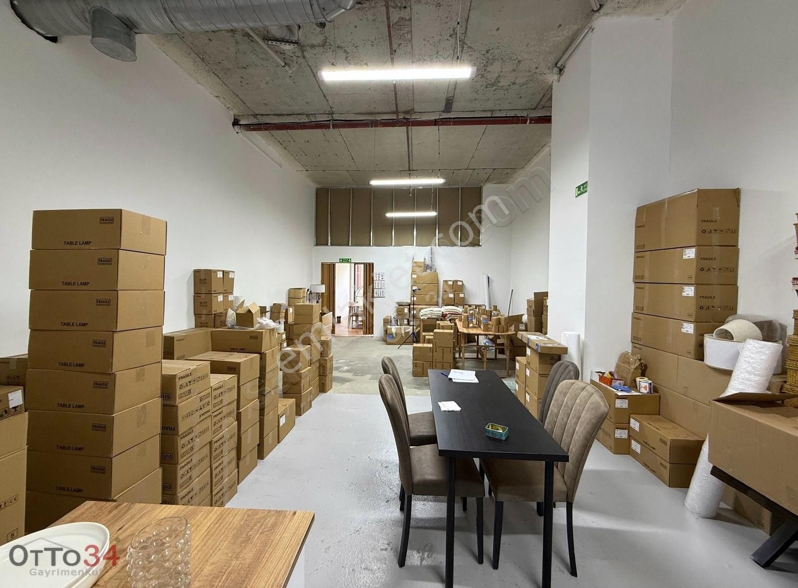 Otto34 'den Nazım Hikmet Üzerinde Olcay Point De 119 M² Dükkan