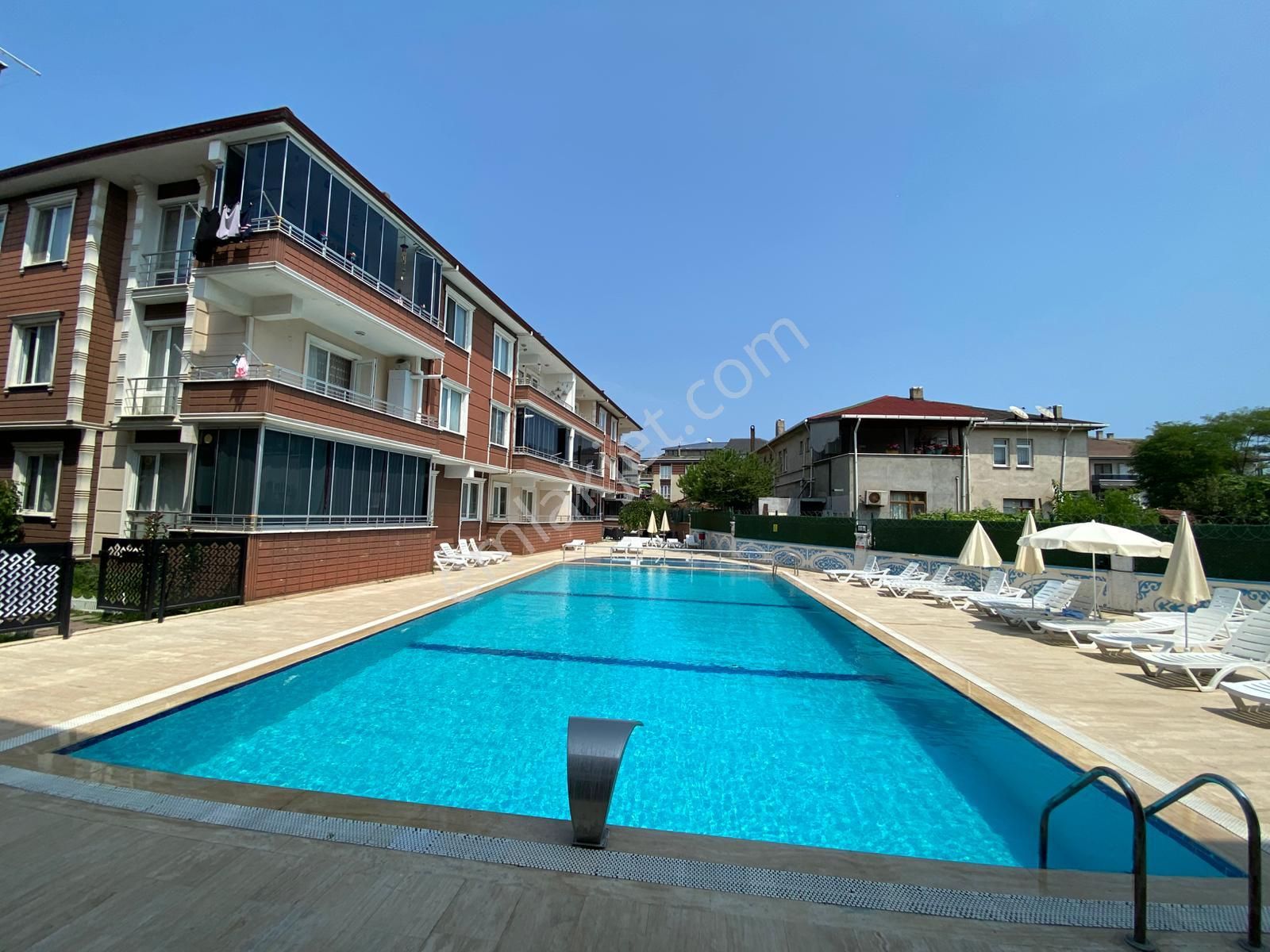 Karasu Sahilde Havuzlu Site İçinde Full Eşyalı Kombi+petekli Cam Balkonlu Satılık 1+1 Daire - Görsel 3