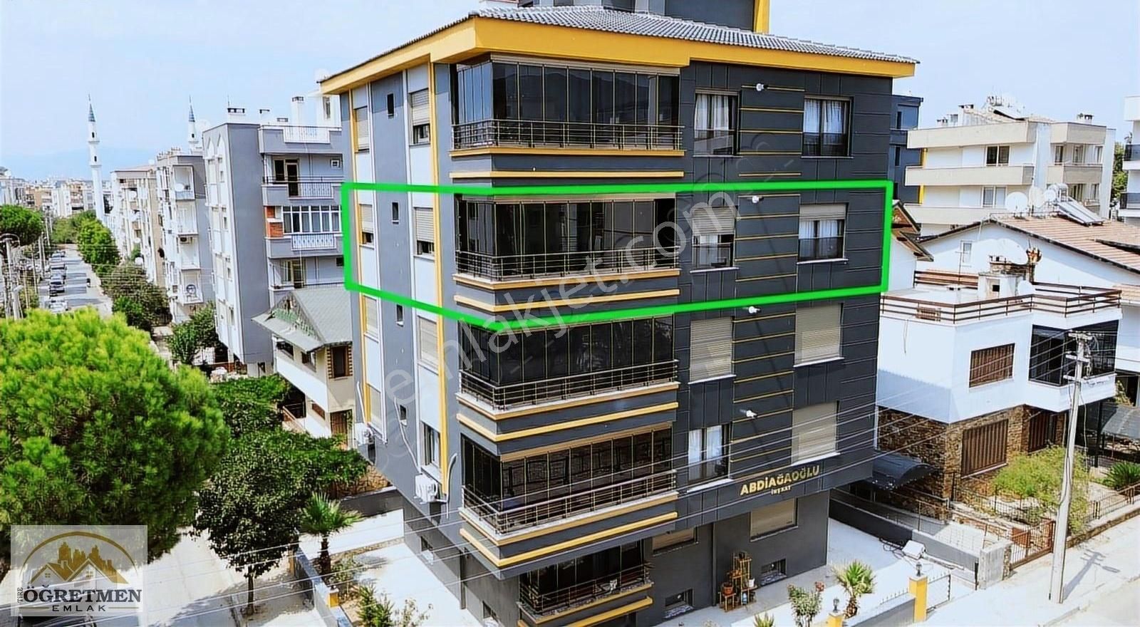 Öğretmen Emlaktan Şehir Merkezinde Arakat Satılık Lüks 3+1 Daire
