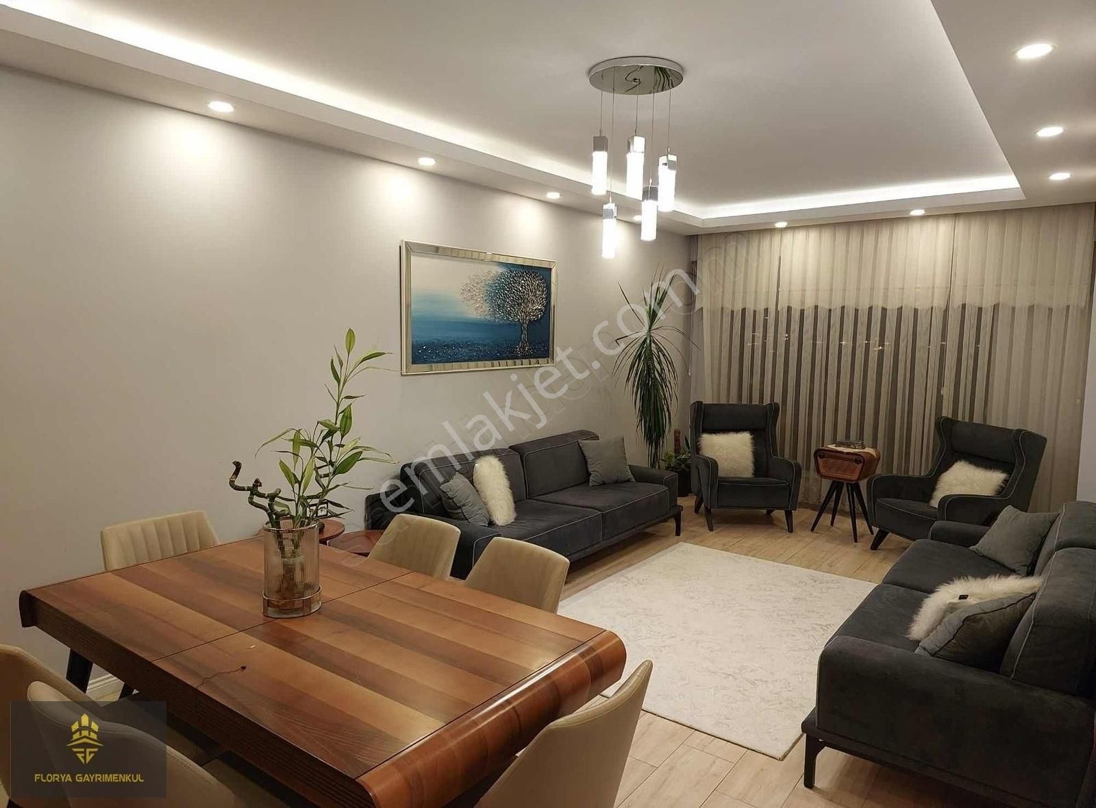 Bulvar Üzeri Önü Açık Klimalı Giyinme Odalı Çok Geniş 3+1