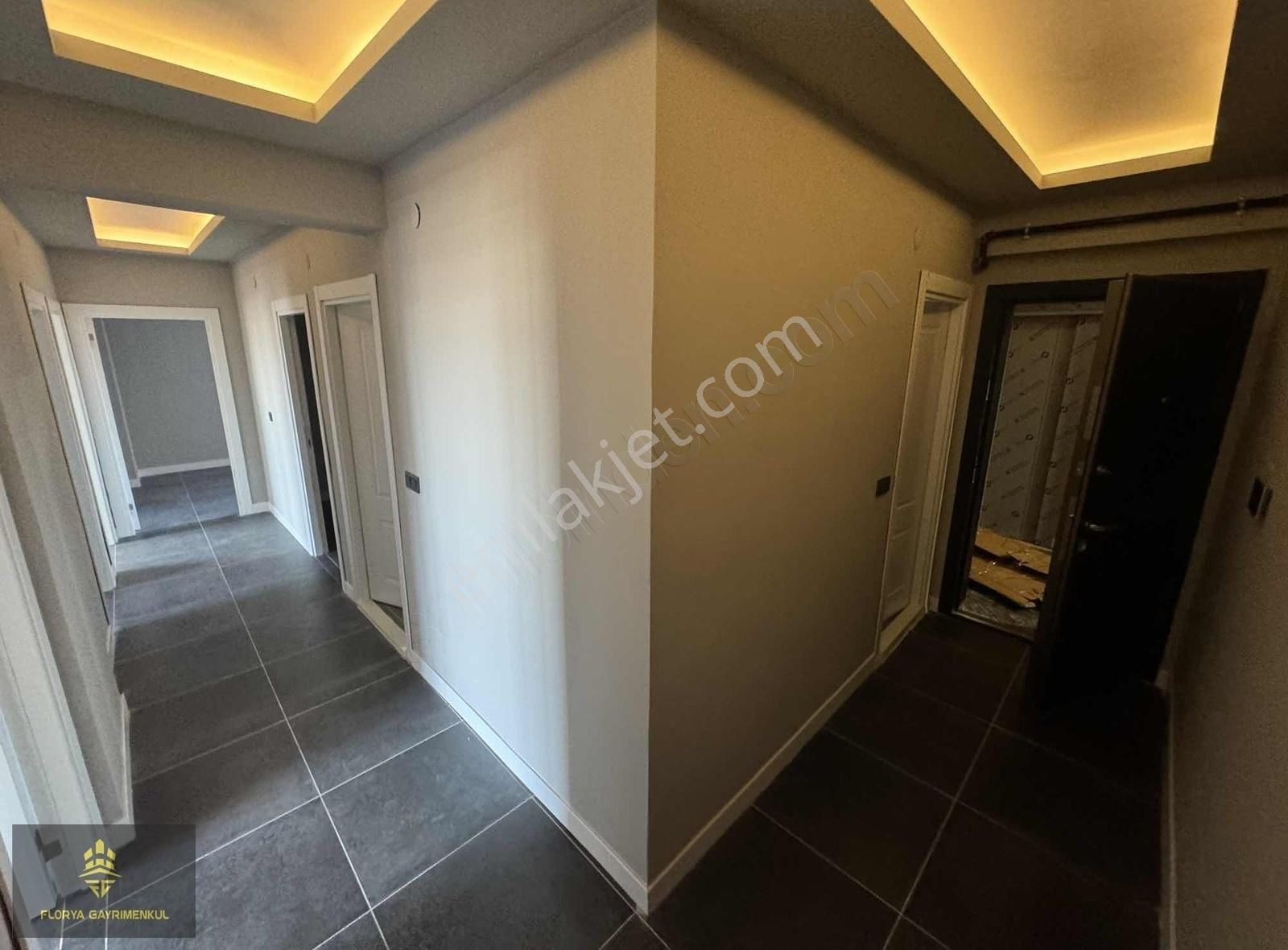 Yunus Emre Cd İş Yeri Ruhsatlı Yangın Merdivenli 123 M2 Lüks 3+1