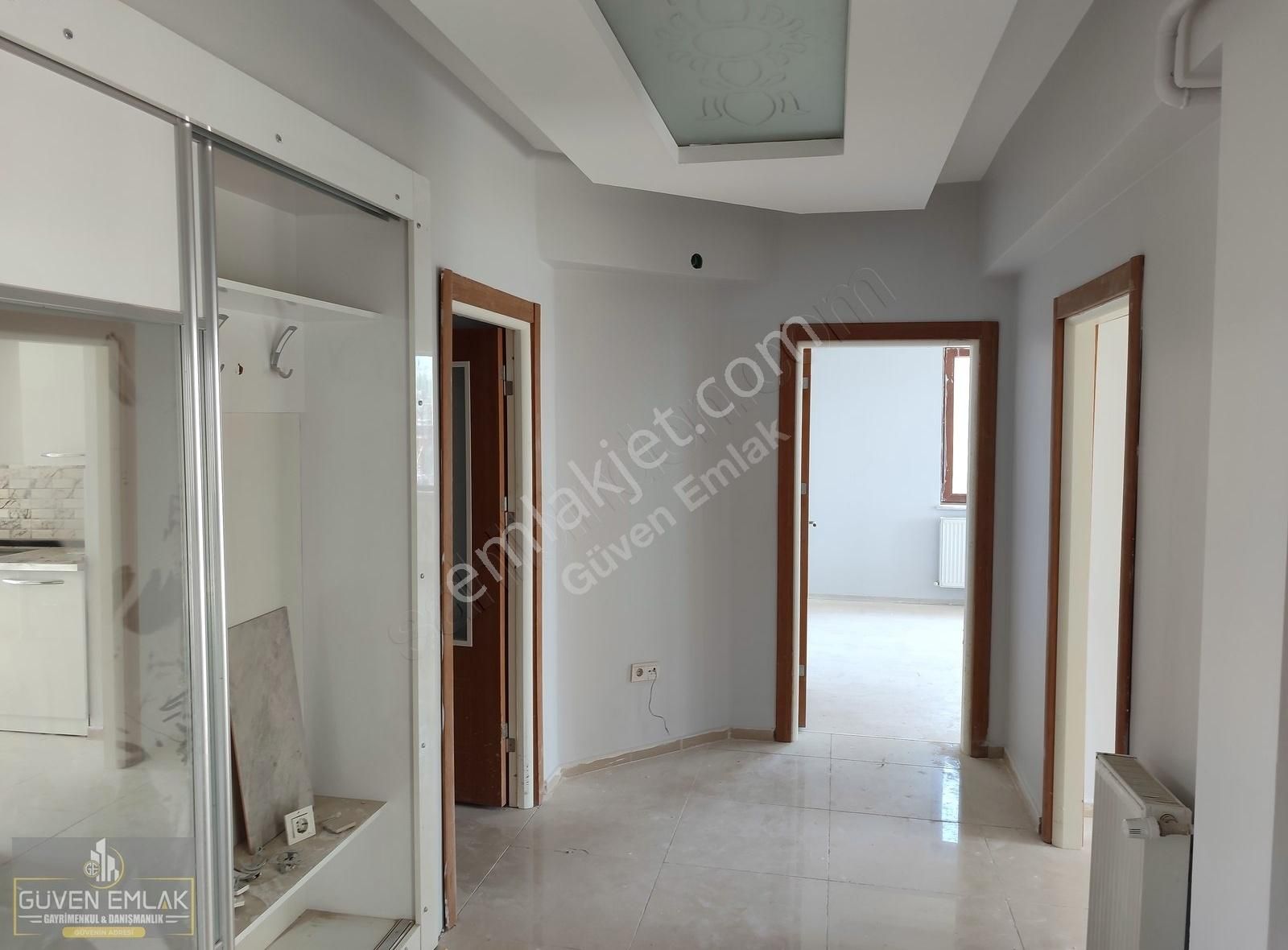 Güven Emlak'tan Bostanbaşı Anayolda Kiralık 4+1 Arakat Daire