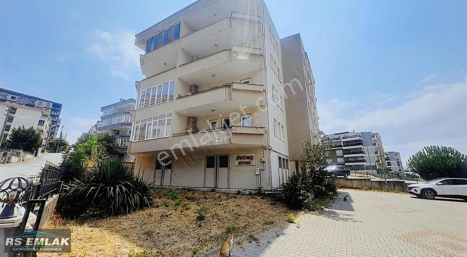 Görükle Dumlupınar'da Ferah Ve Kısmi Eşyalı Kiralık 3+1 Daire.