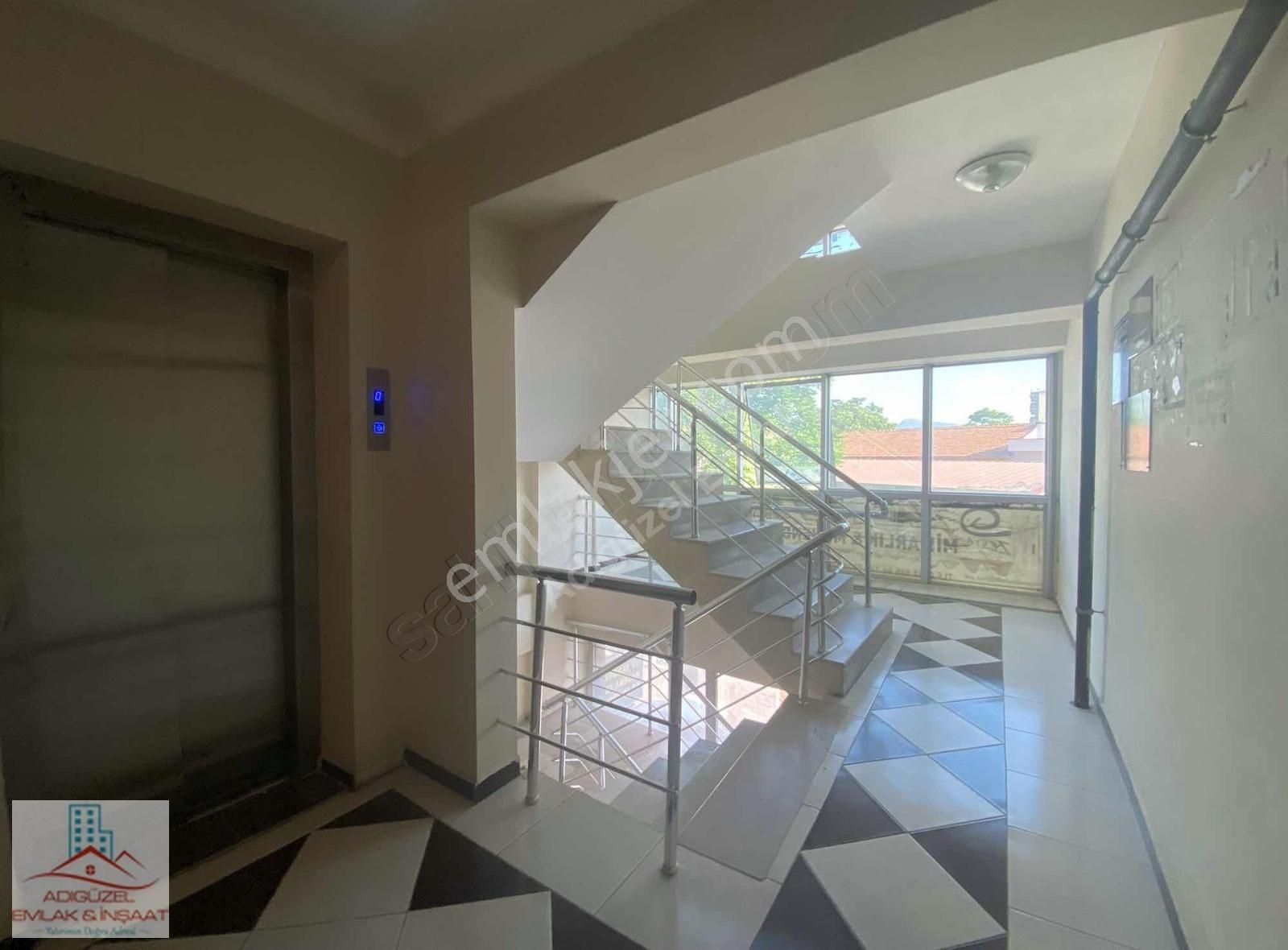 Kazımdirik Caddesi'nde Eşyalı Kiralık Kullanıma Hazır 1+1 Ofis