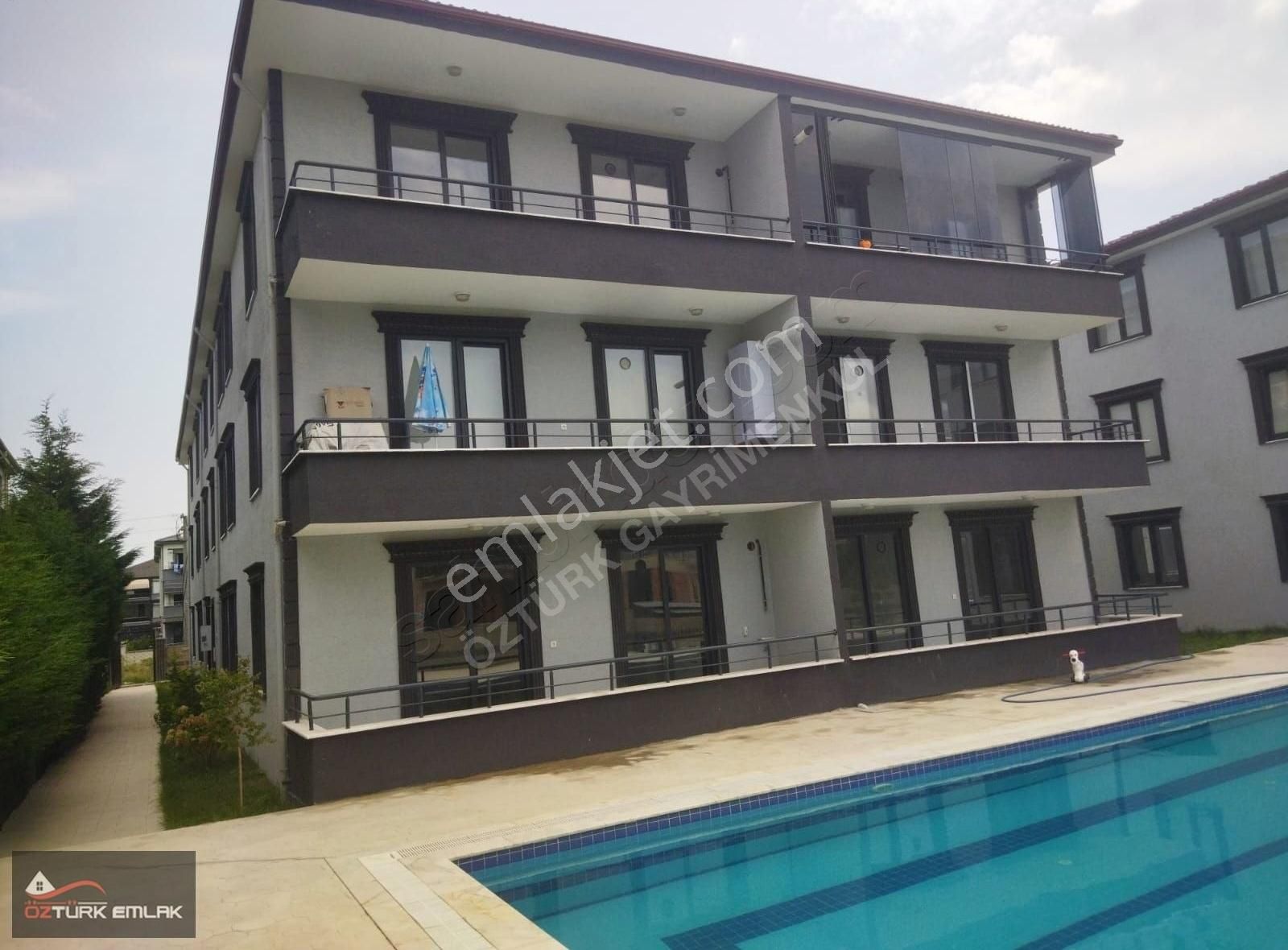Samanyolu Havuzlu Site 3+1 125 M2 3kat Yerden Isıtma Ön Cephe