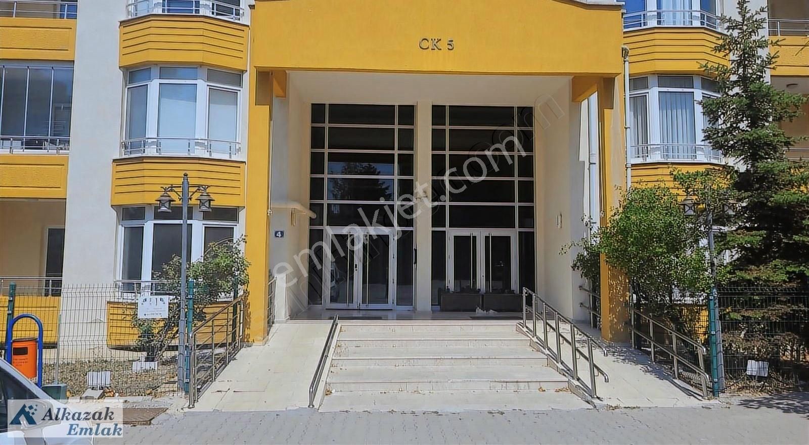 Toki Turkuaz Ebeveyn Banyolu Kiralık Geniş 3+1