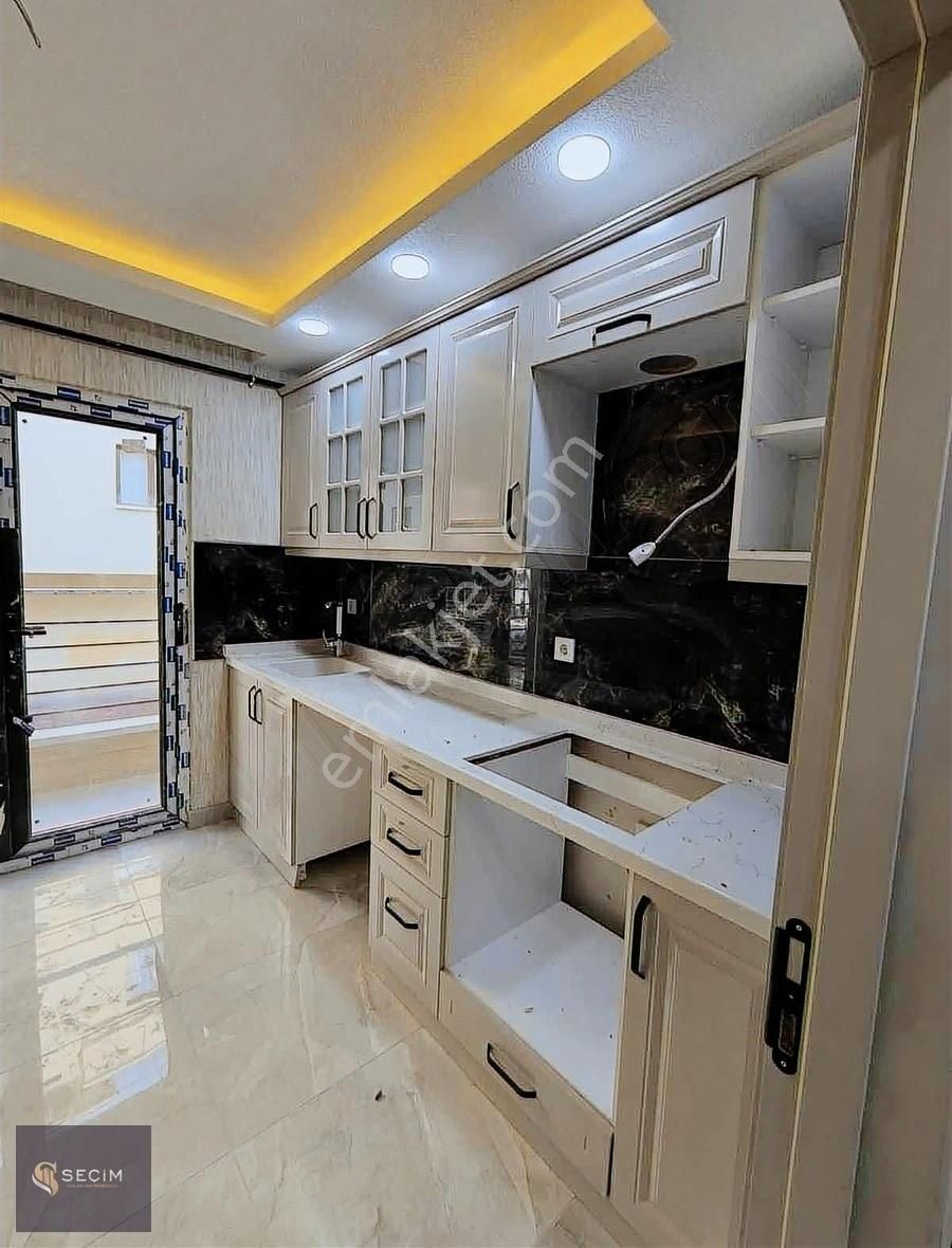 Seçim Emlak'tan Çevreli Caddesı'nde Satılık Daire