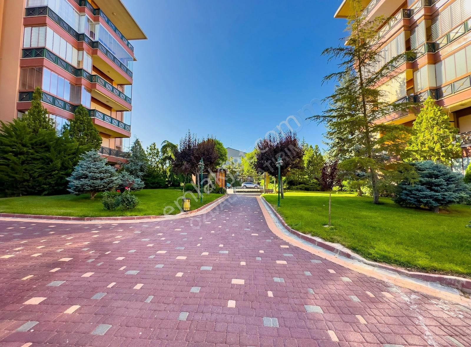 Özdallı Gayrimenkul'den Müsiad Konutlarında Ara Kat 4+1 Daire