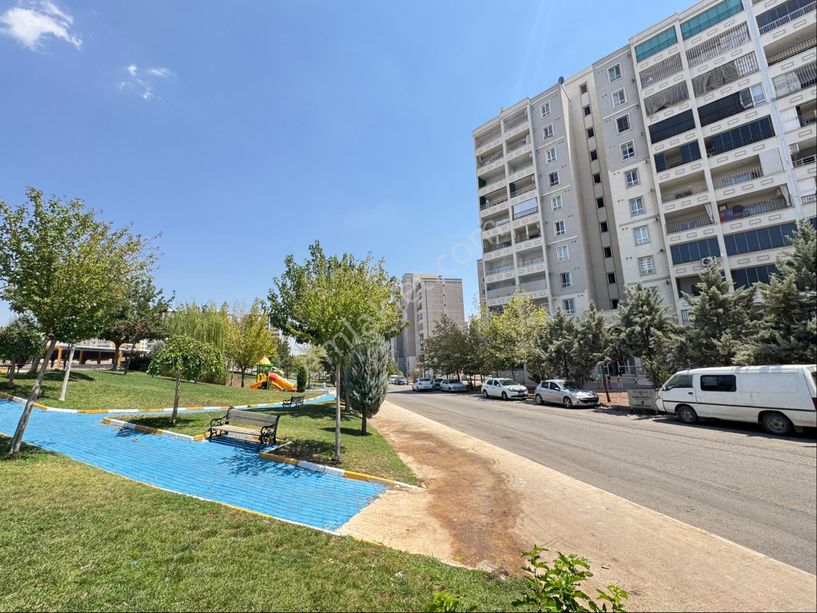 Cadde Seyrandan Satlık 3+1