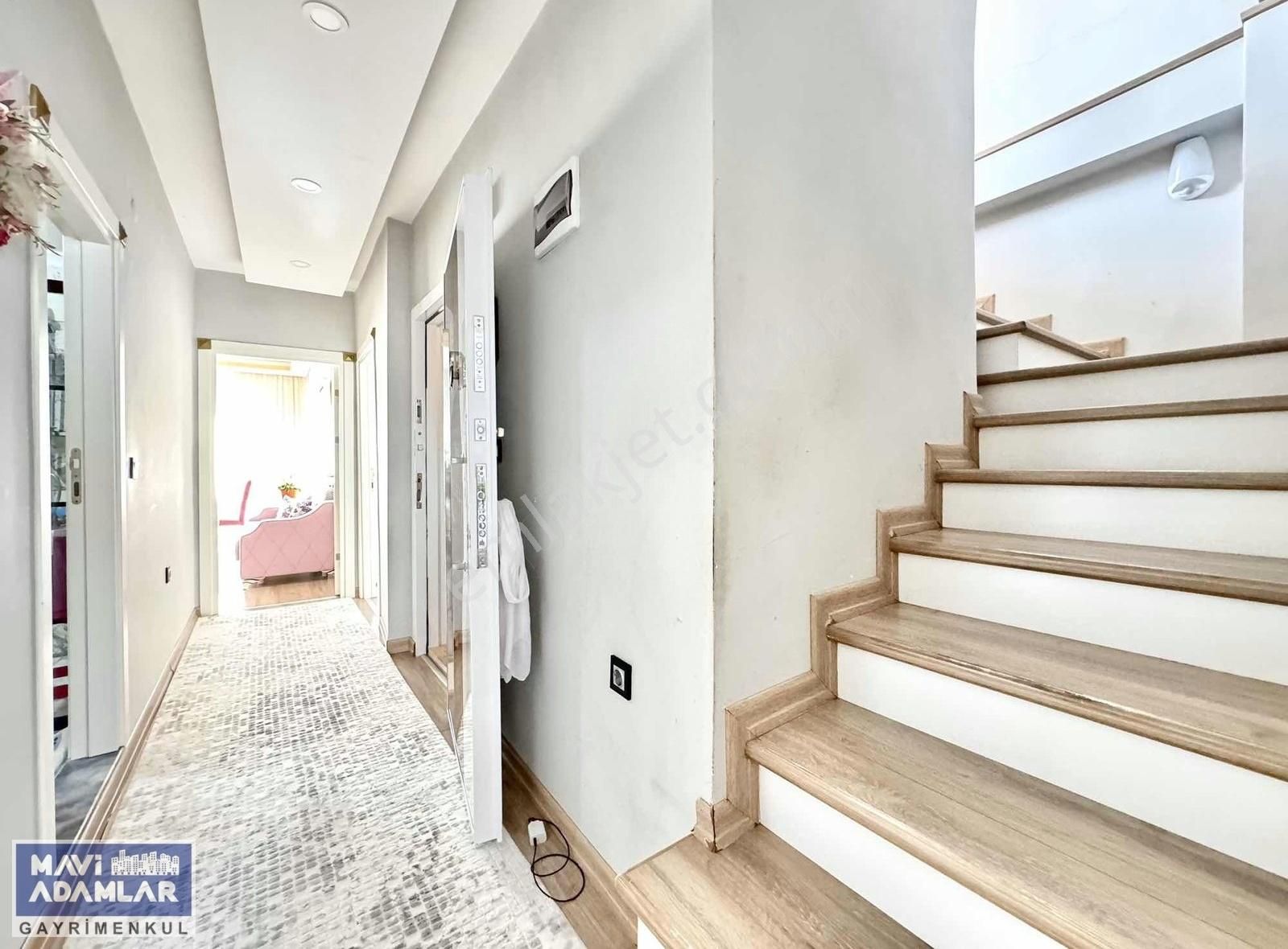 Demirci Merkez'de Satılık 3 Daireli Müstakil Ev - Görsel 4