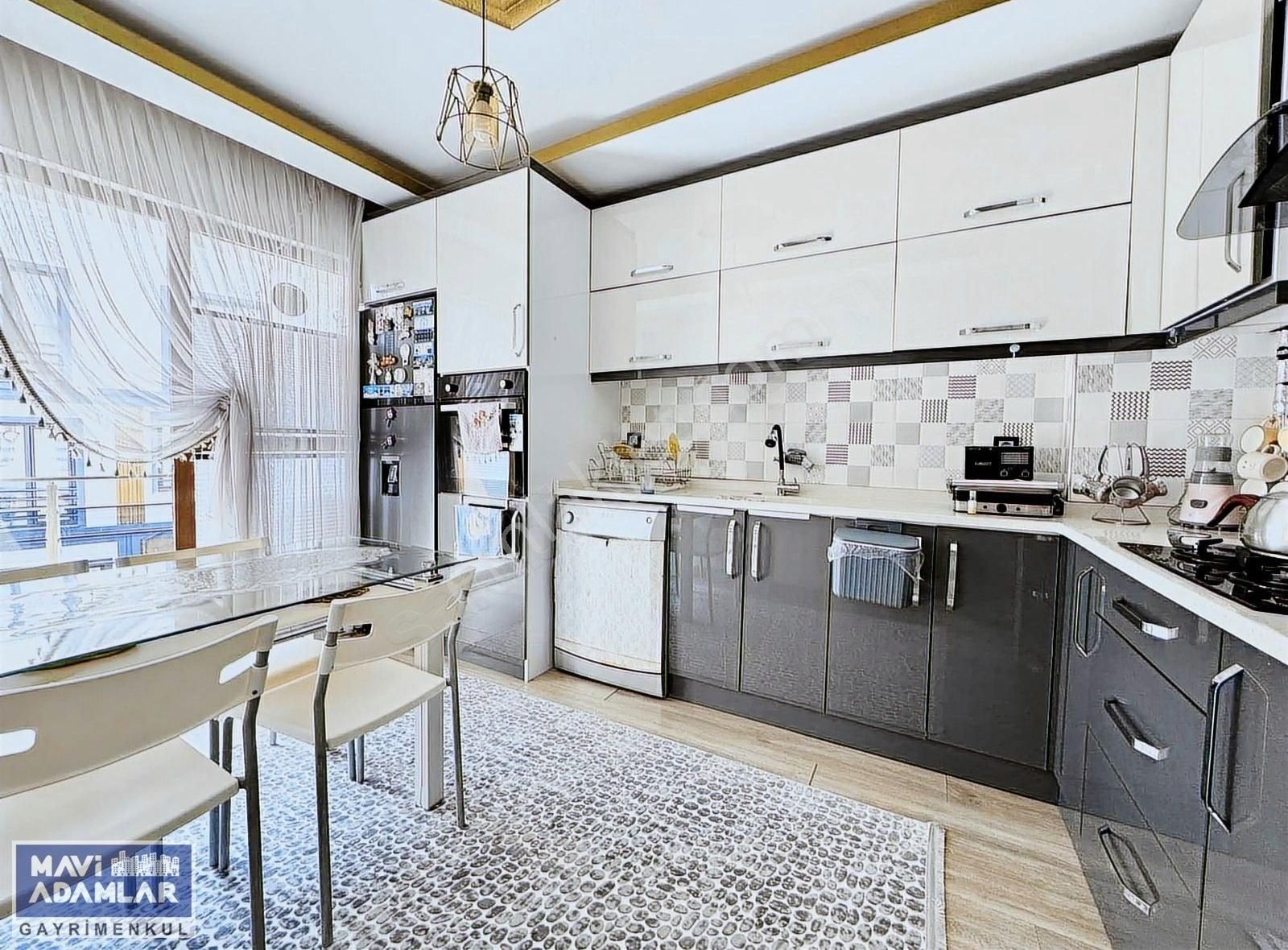 Demirci Merkez'de Satılık 3 Daireli Müstakil Ev - Görsel 20