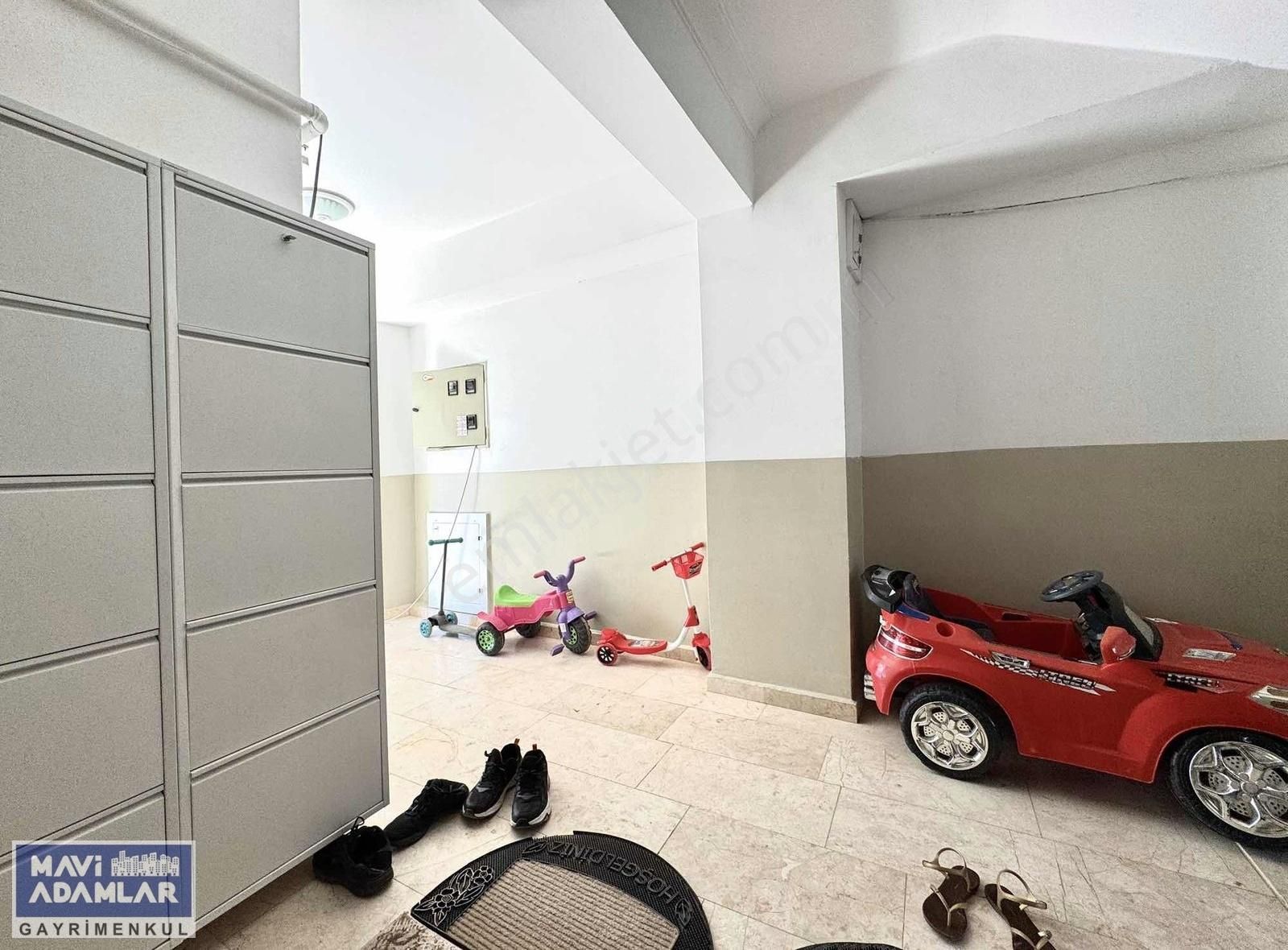 Demirci Merkez'de Satılık 3 Daireli Müstakil Ev - Görsel 6