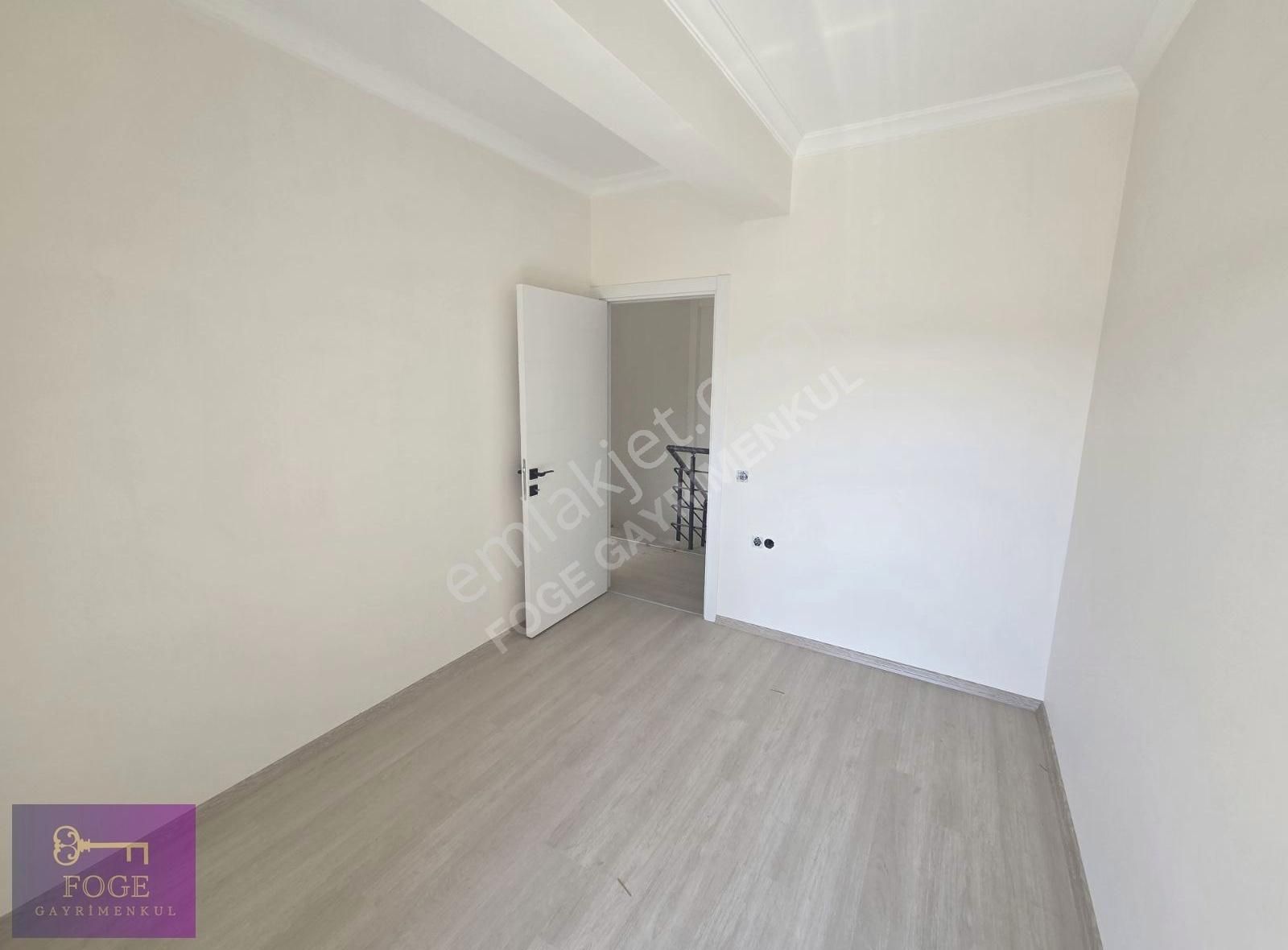 Yenifoça'da Muhteşem Doğa Manzaralı Satılık 3+1 Villa