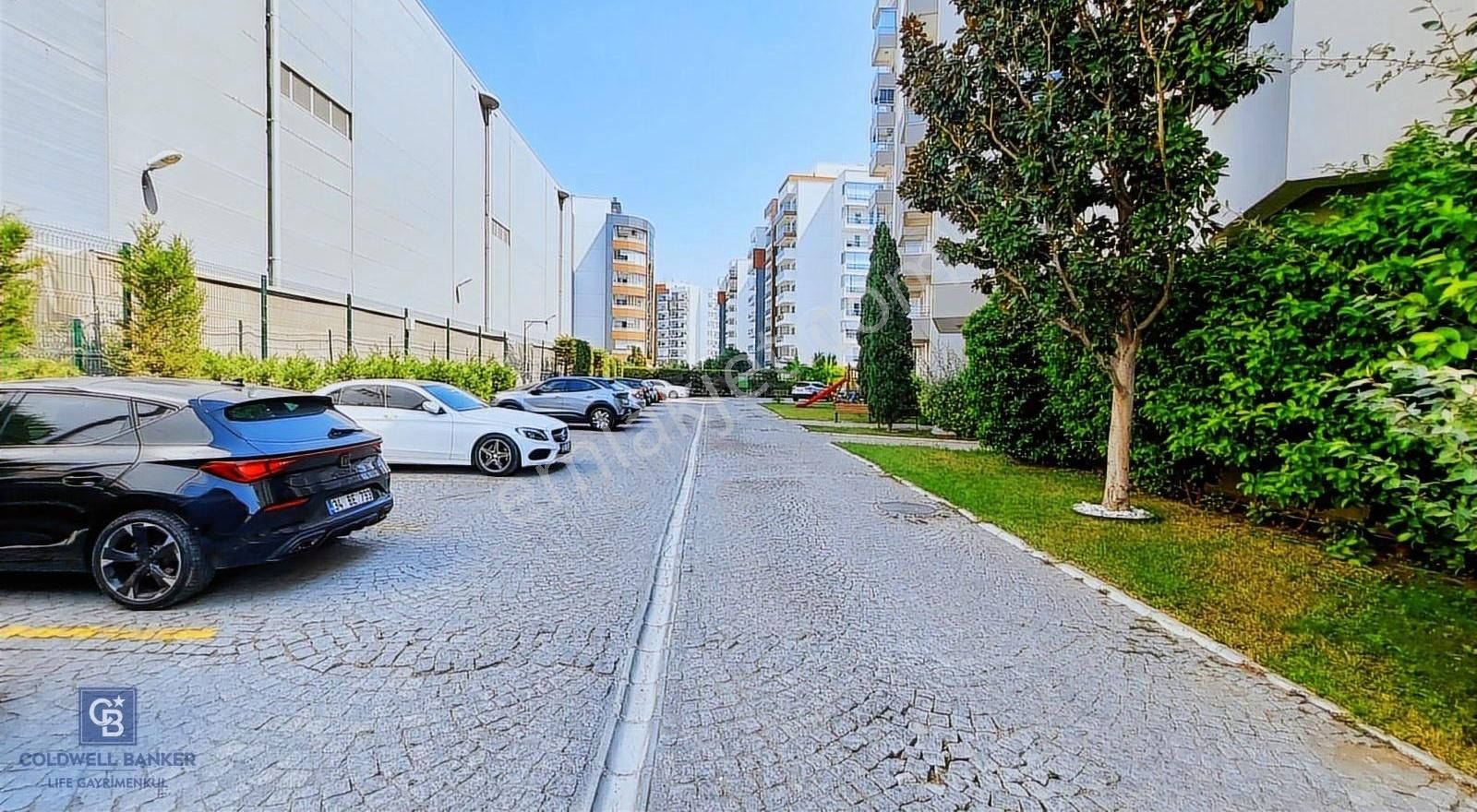 Mavişehir Condominium Sitesi Teraslı Deniz Manzaralı 1+1 Satılık