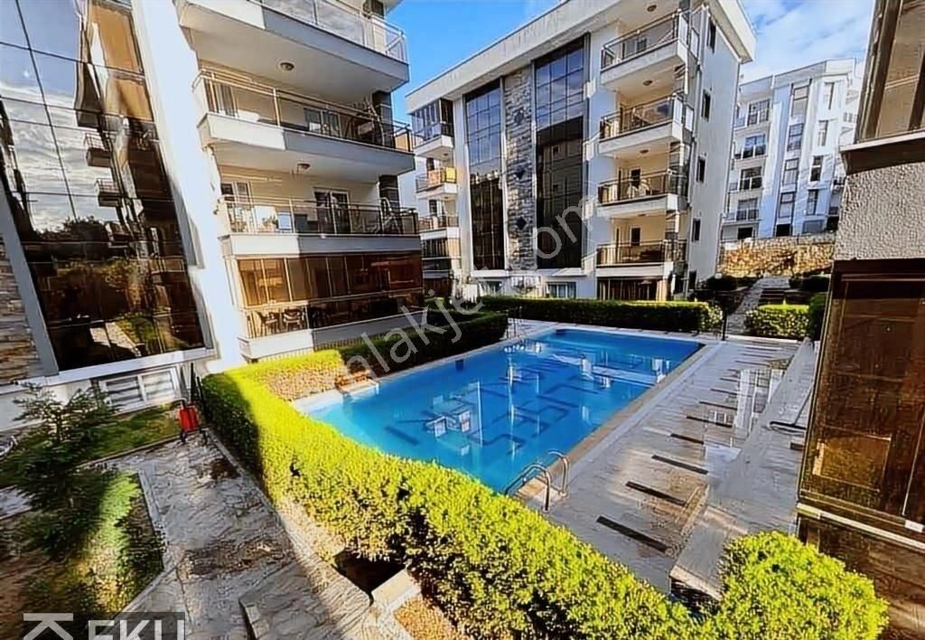 Kuşadası Merkez De Arakat 2+1 Satılık Daire