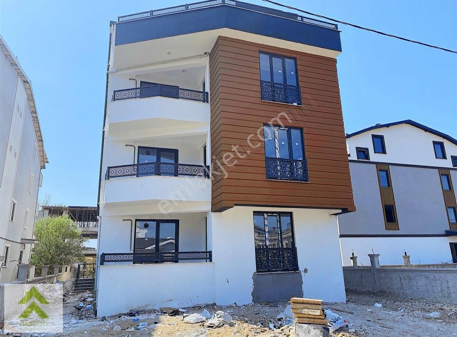Başiskele Paşadağ Mh.'de Yüksek Giriş Satılık 3+1 Fırsat Daire