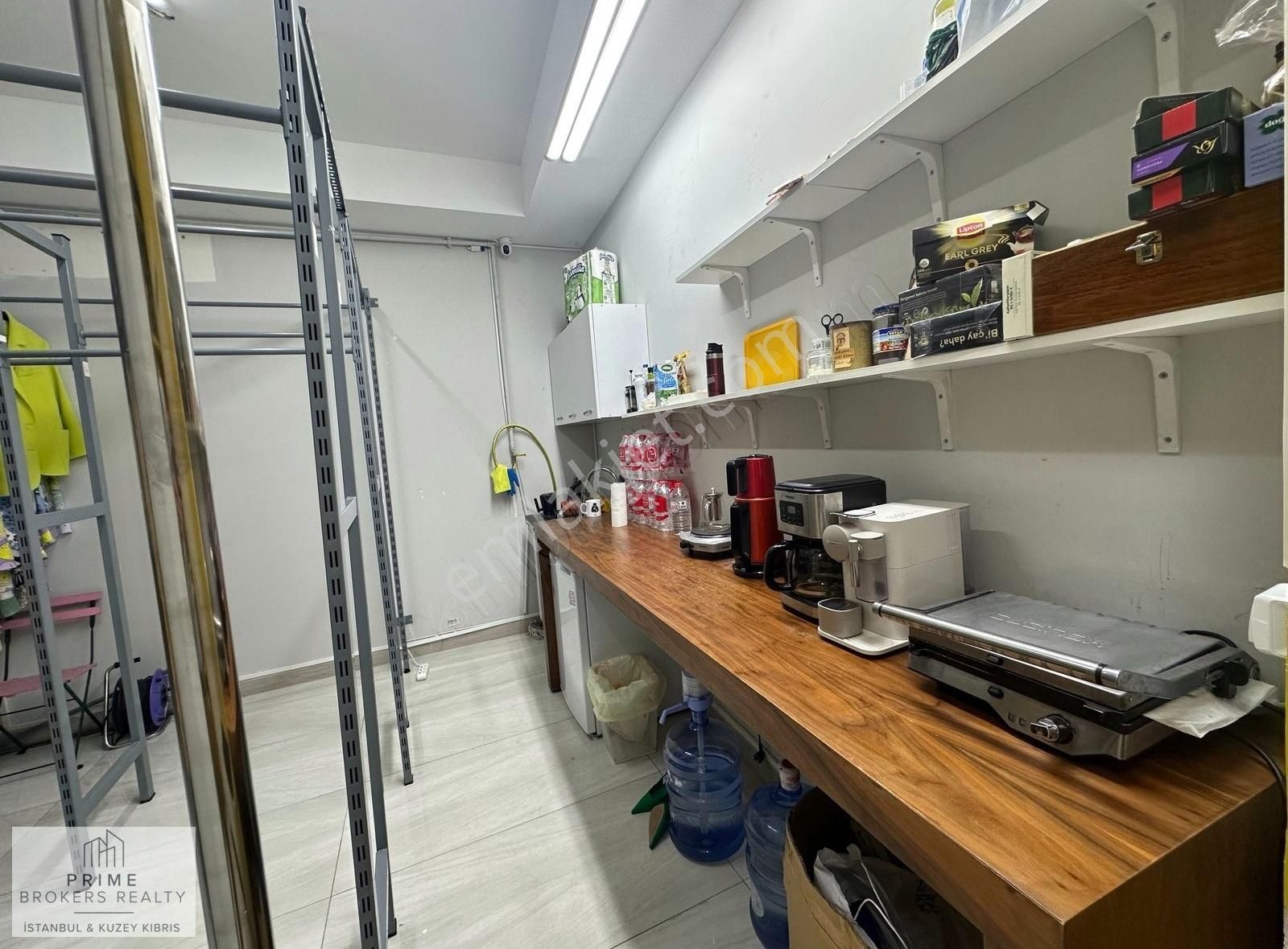 Muhteşem Lokasyonda Bahçeli, 180m2 Satılık İşyeri