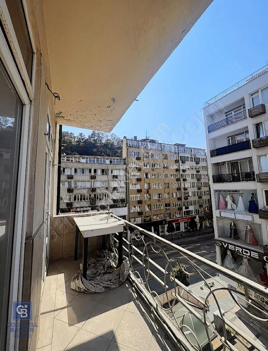 Bursa Altıparmaklarda Satılık 2+1 Daire Ferah