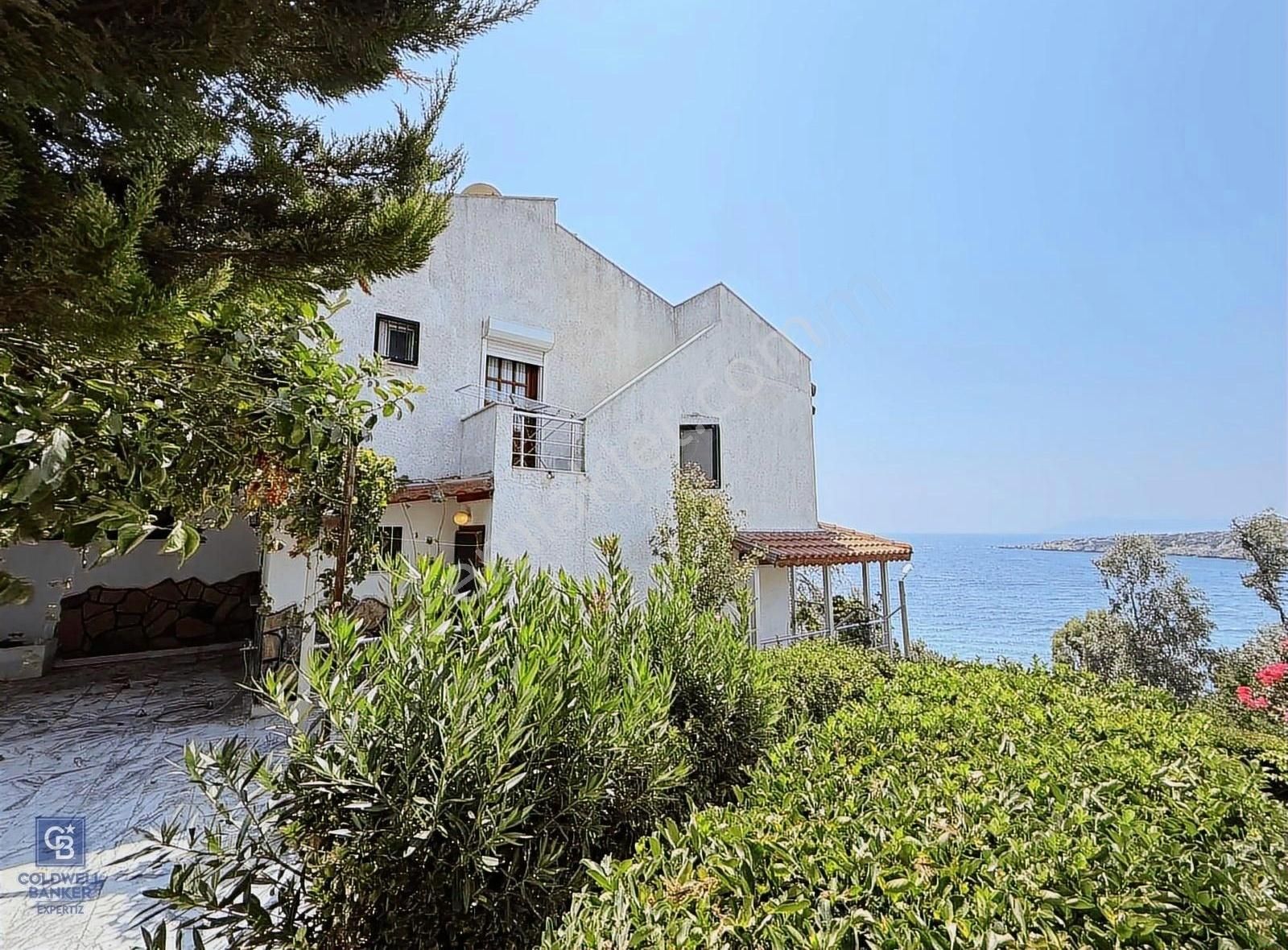 Seferihisar Güneşköy Sitesinde Müstakil Villa Özel Plajlı