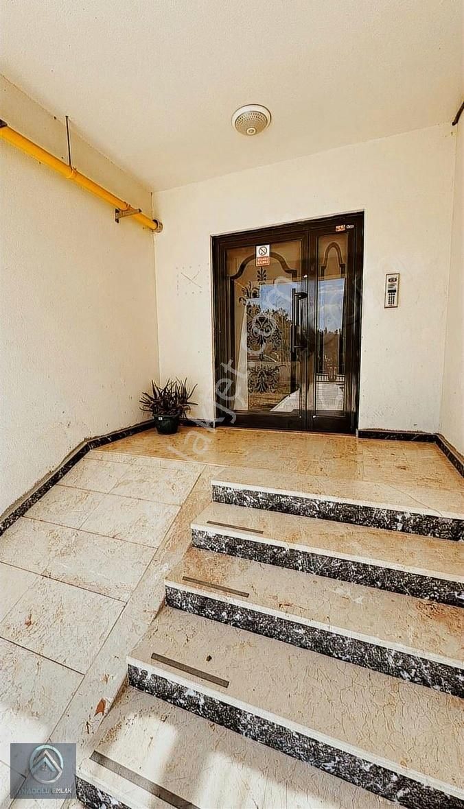 Cevatpaşa Mahallesinde Satılık Yüksek Giriş 2+1 Daire Fırsat - Görsel 3