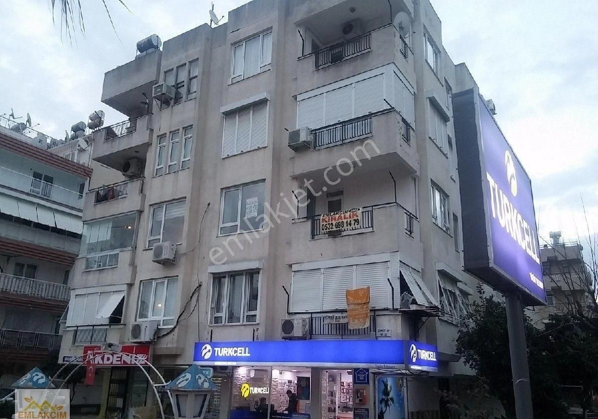 Konyaaltı Atatürk Bulvarında İşyerine Uygun Daire.