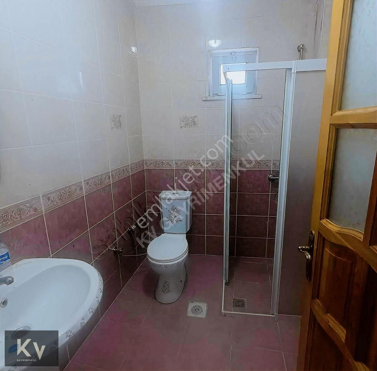 Kv Gayrimenkul'den Müstakil 2 Katlı Bina Zemin Kat Kiralık Daire