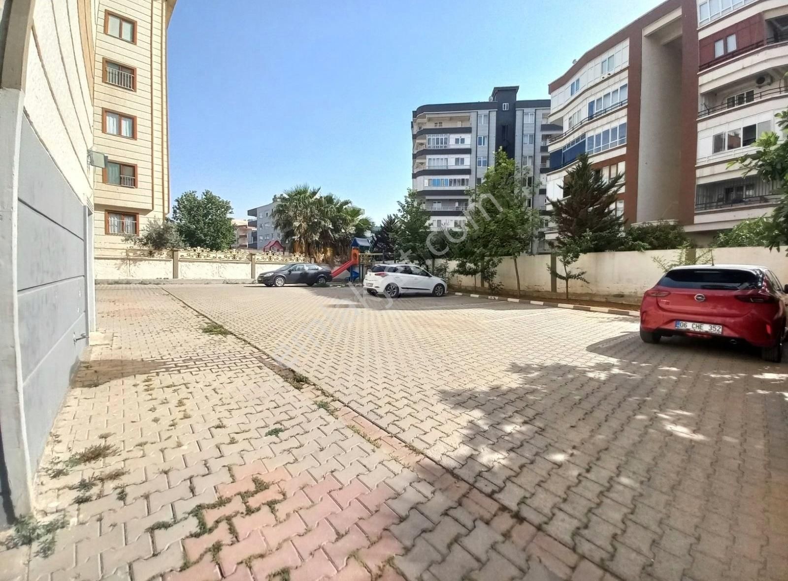 Karaköprü'de 260 M2 Tekli 5 Odalı Büyük Daire!kapı Komşusu Yok