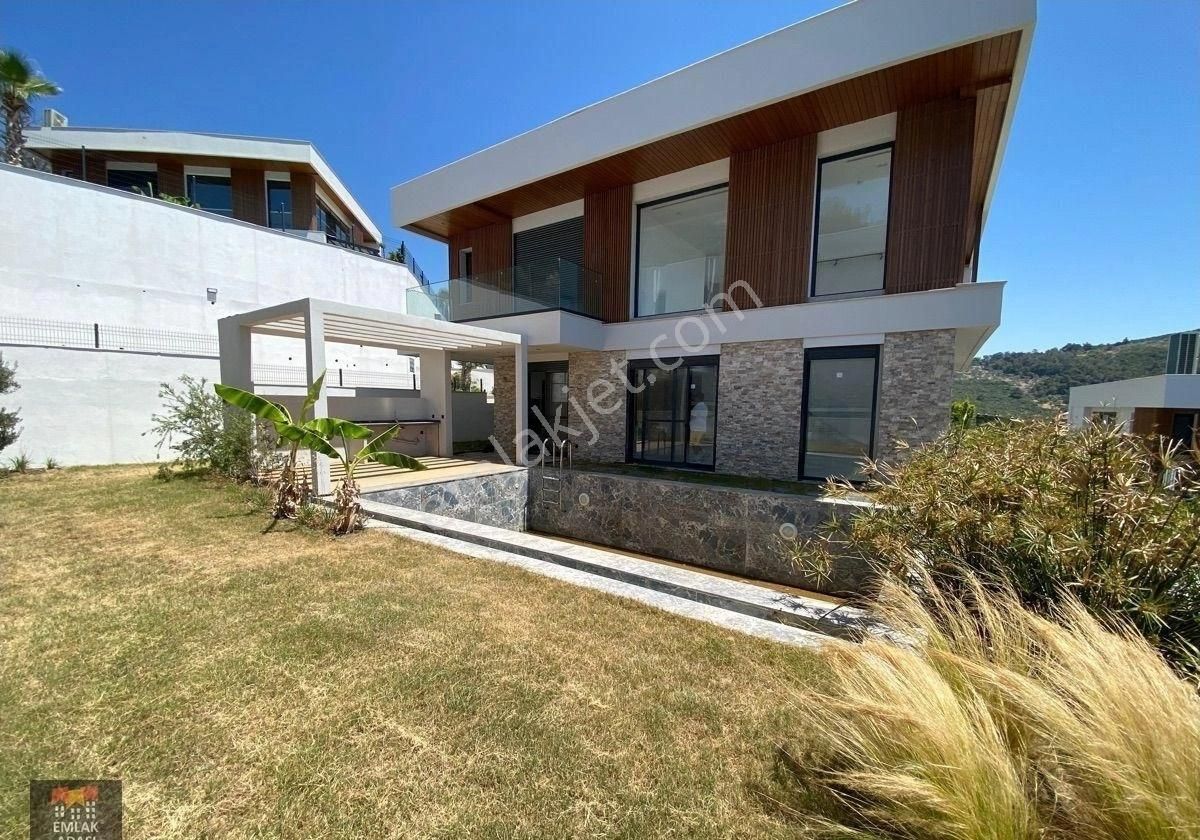 Kuşadası Ege Mah. 5+1 Özel Havavuzlu Sıfır Tek Müstakil Villa