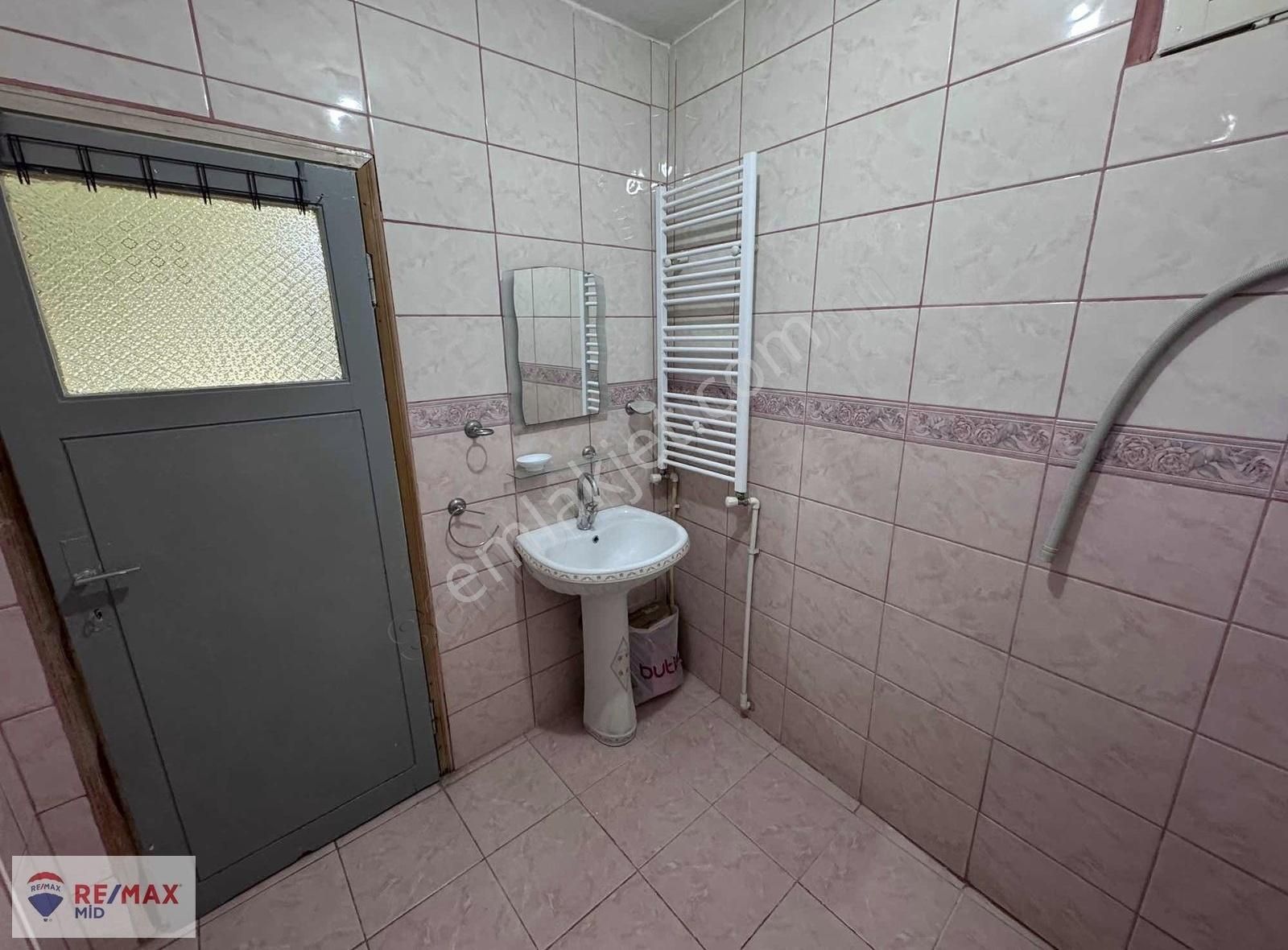 Remax Midden Çarşıda Kiralık 2+1 Daire