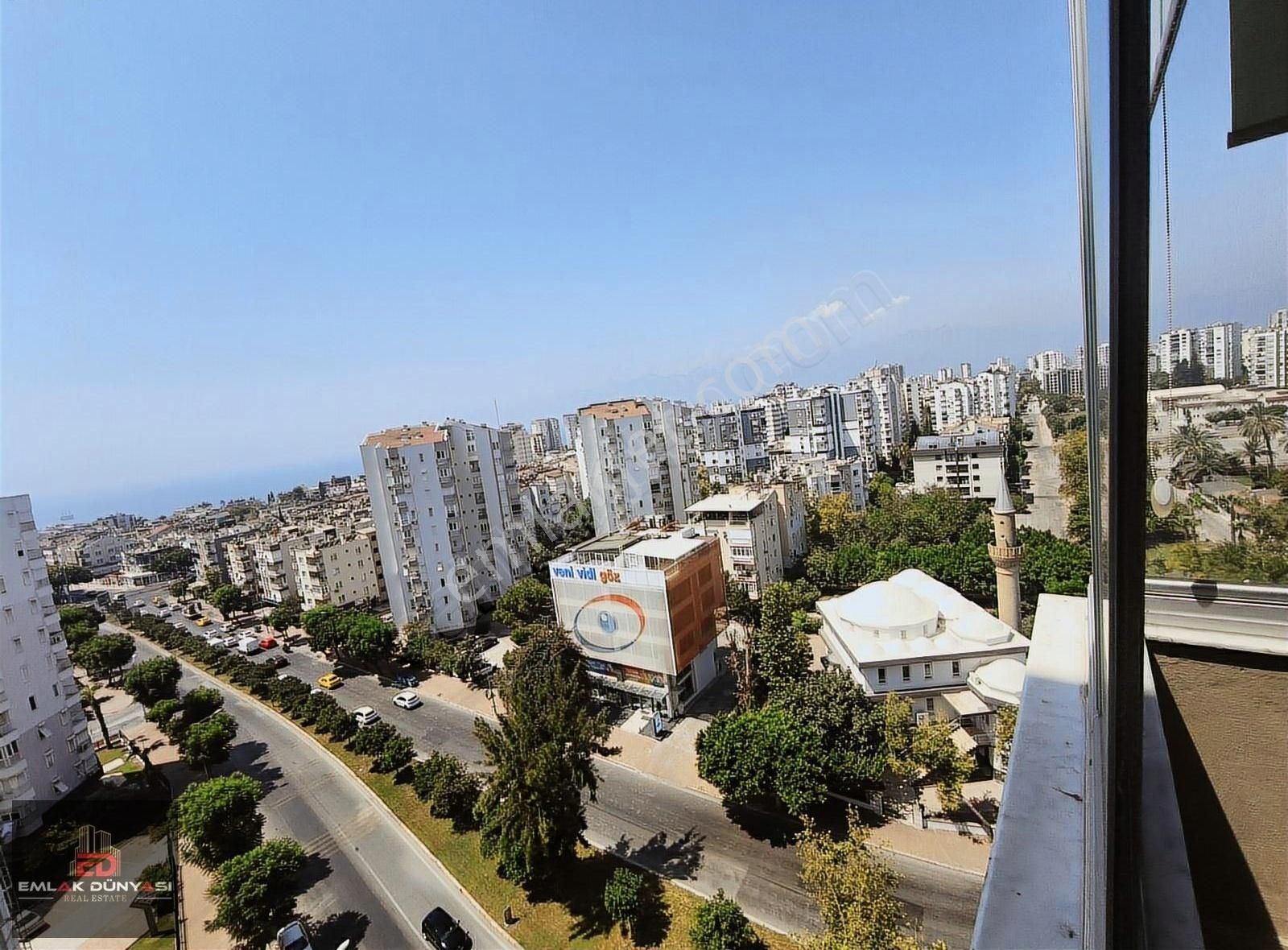 Antalya Laura Kavşağı'nda Satılık Lüks 3+1 Daire