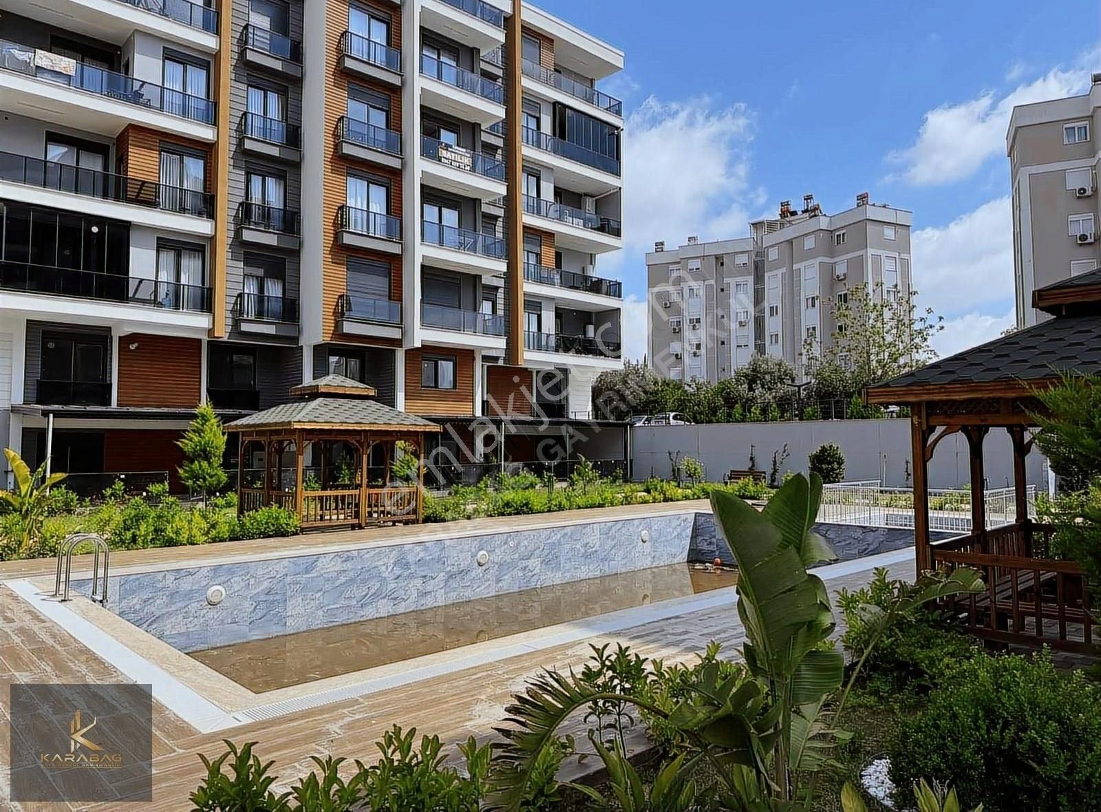 Karabağ'dan ! Doğalgazlı Site İçerisinde Kiralık 1+1