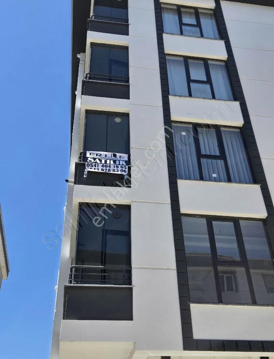 Körfezde Tramvaya 50mt.eşyasız 1+1 Daireler...