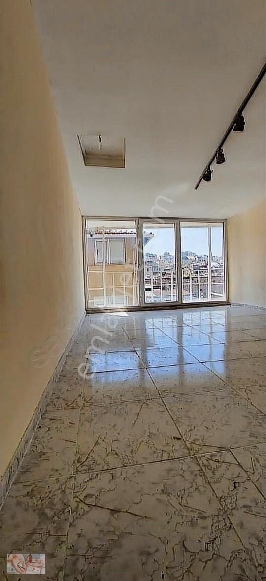 Mahmutpaşa Çeşmelerin Yakını 3 Katlı Her İşe Uygun Dükkan