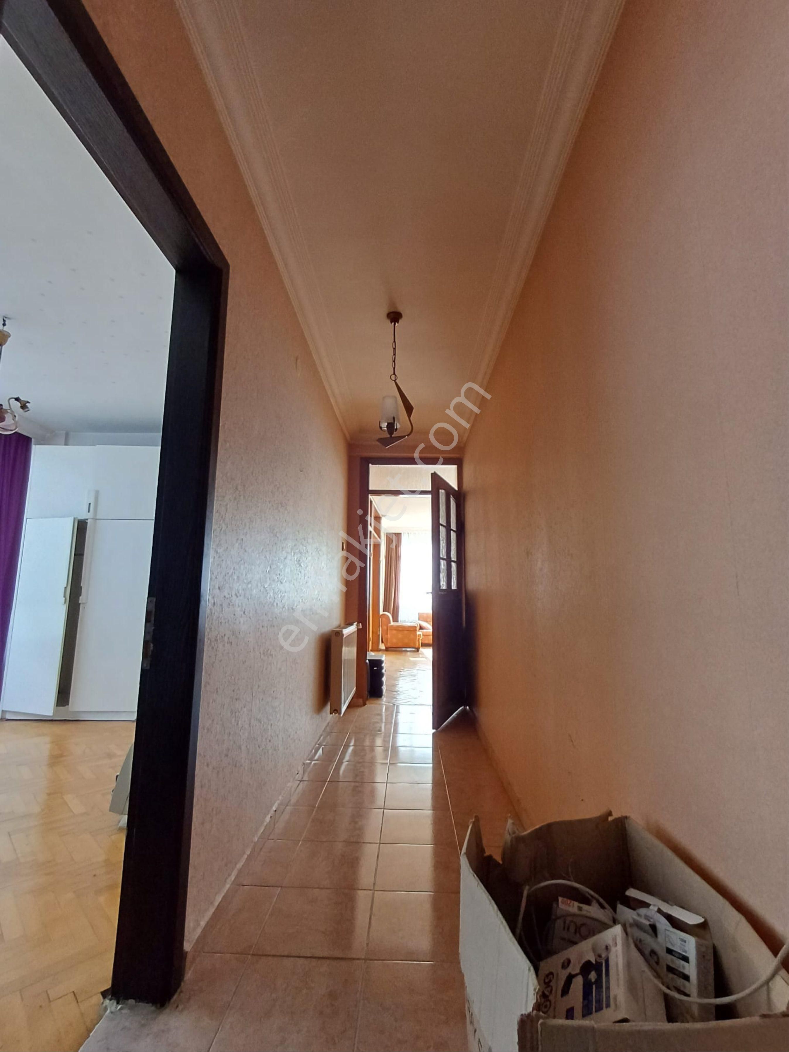 Ciftlik Cadde Uzerinde Temiz Kiralık Daire