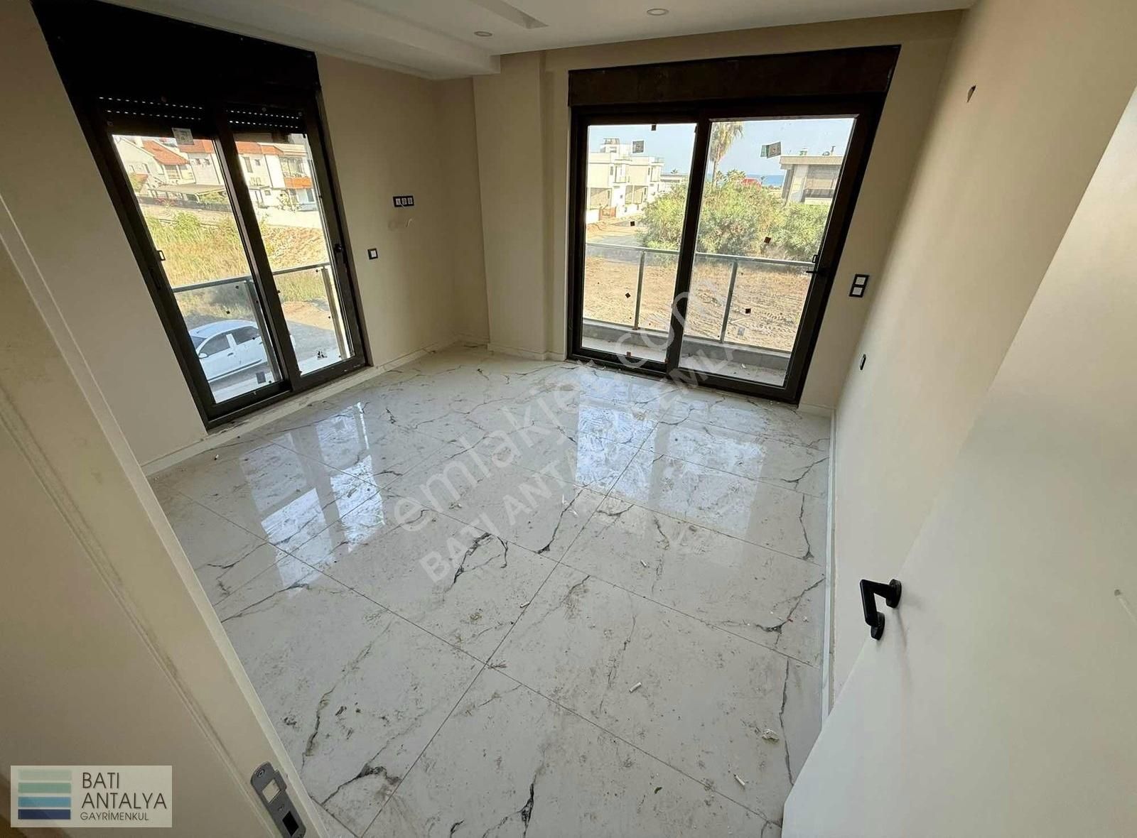 Akdeniz'de Hayalinizdeki Yaşam: Denize Yakın Havuzlu Villa