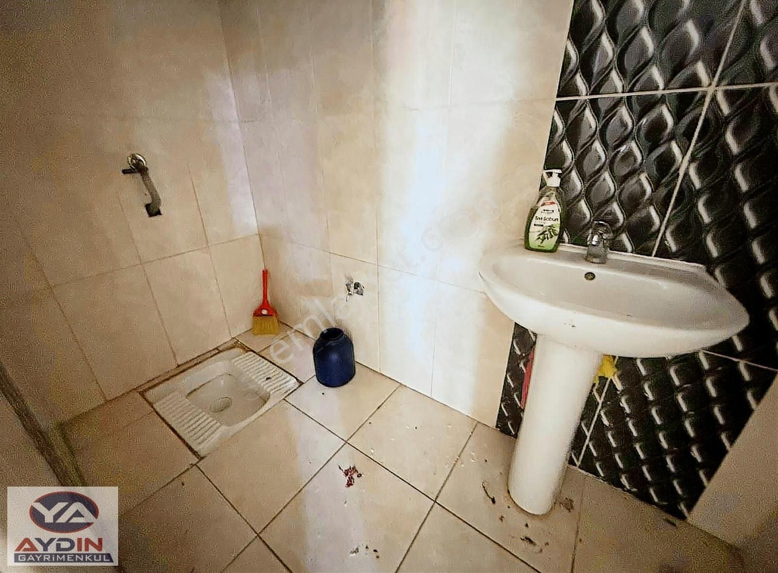 Gebze Cumhuriyette Cadde Üzeri Durak Arkası 170 M2 Şahane Dükkan