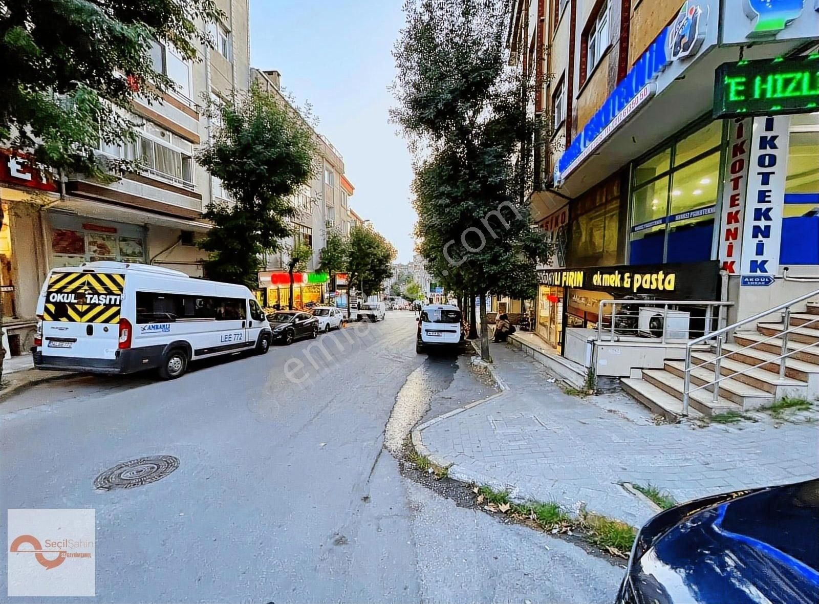 Cihangir Mahallesinde Kiralık Metrobüs Yakını 2+1 Daire