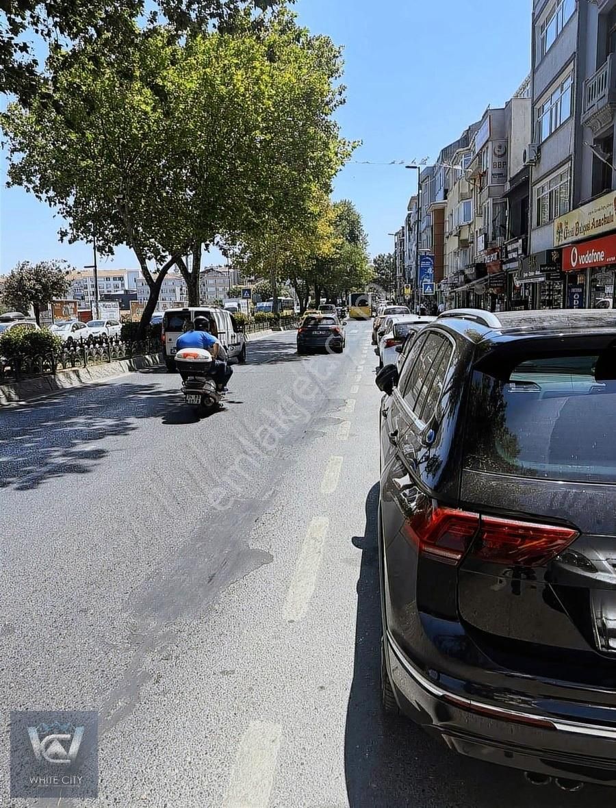 Vefa Stadı Karşısı Cadde Üzeri Kiralık Ofis